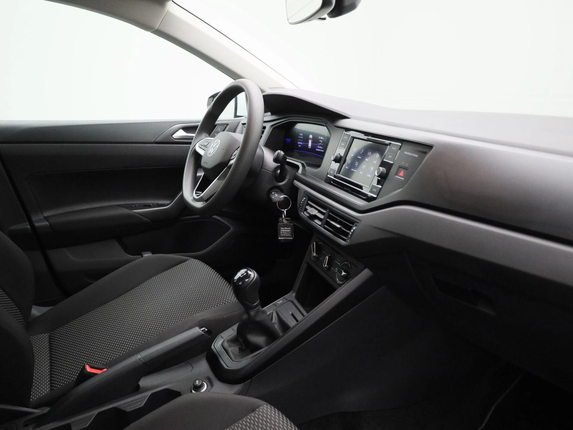 Volkswagen-Polo-image-25