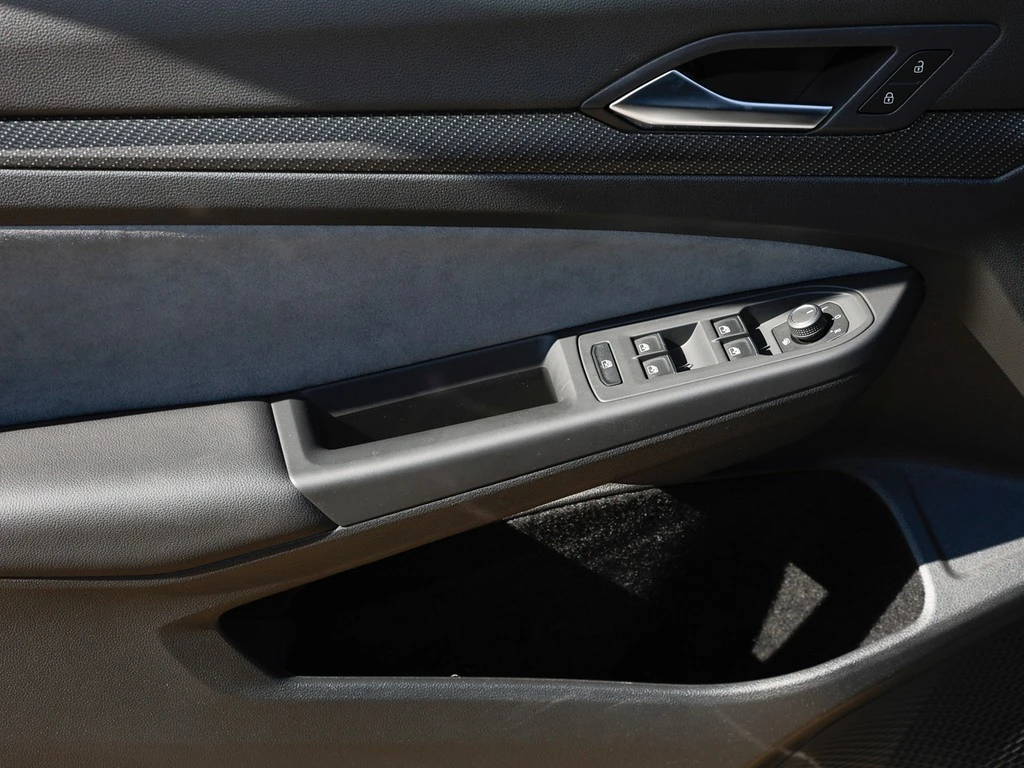 Volkswagen-Golf-image-14
