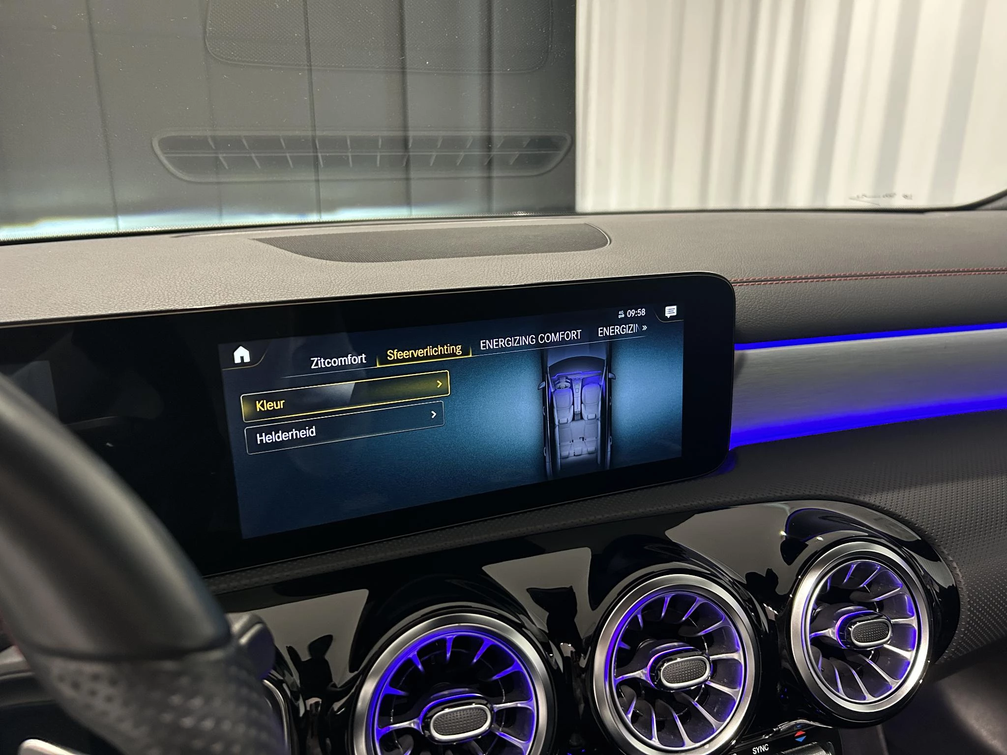 Mercedes-Benz CLA 250 AMG Line Shooting Brake + 224 PK + PANO DAK + MULTIBEAM LED + CAMERA +