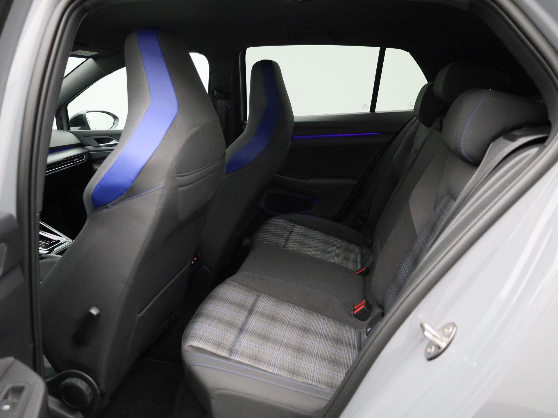Volkswagen-Golf-image-9