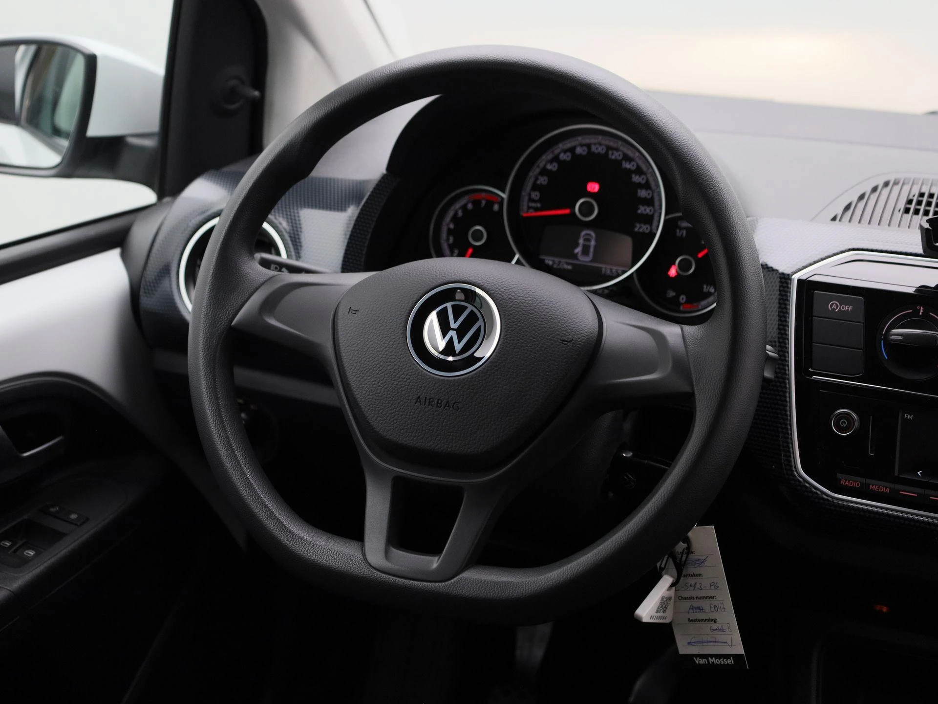 Volkswagen-up!-image-9