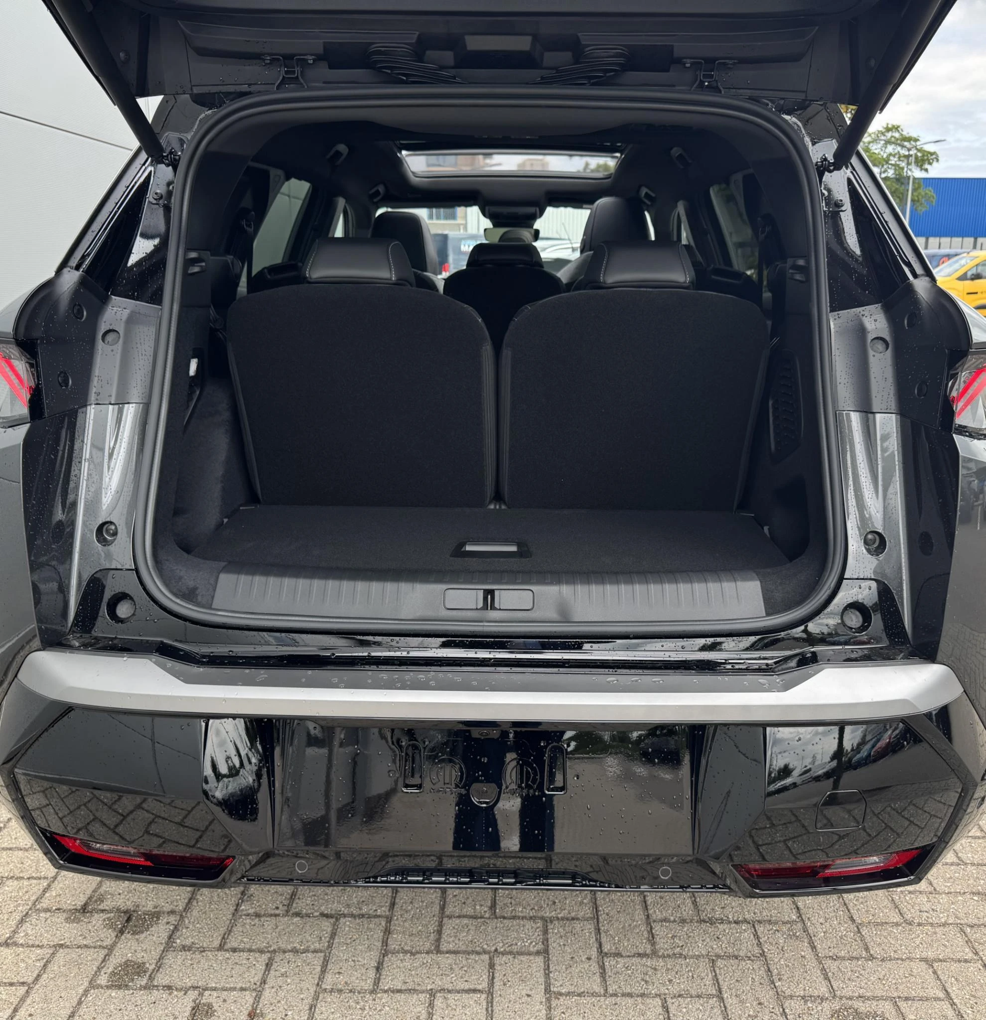 Peugeot-e-5008-image-21