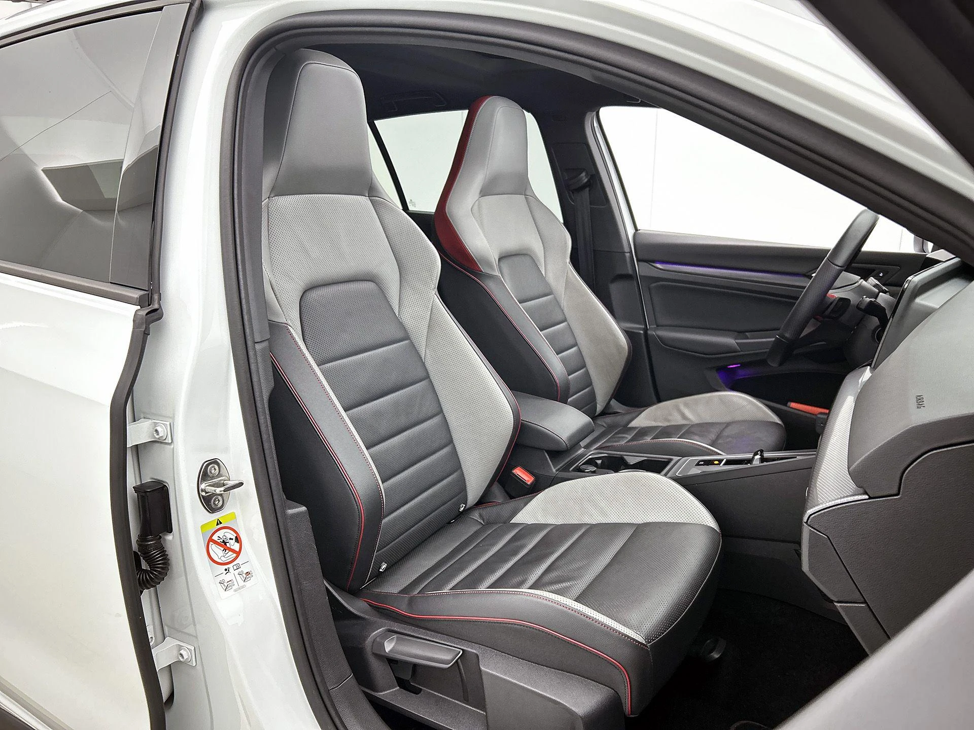 Volkswagen-Golf-image-41