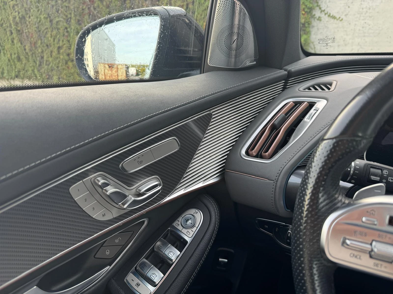 Mercedes-Benz-EQC-image-21