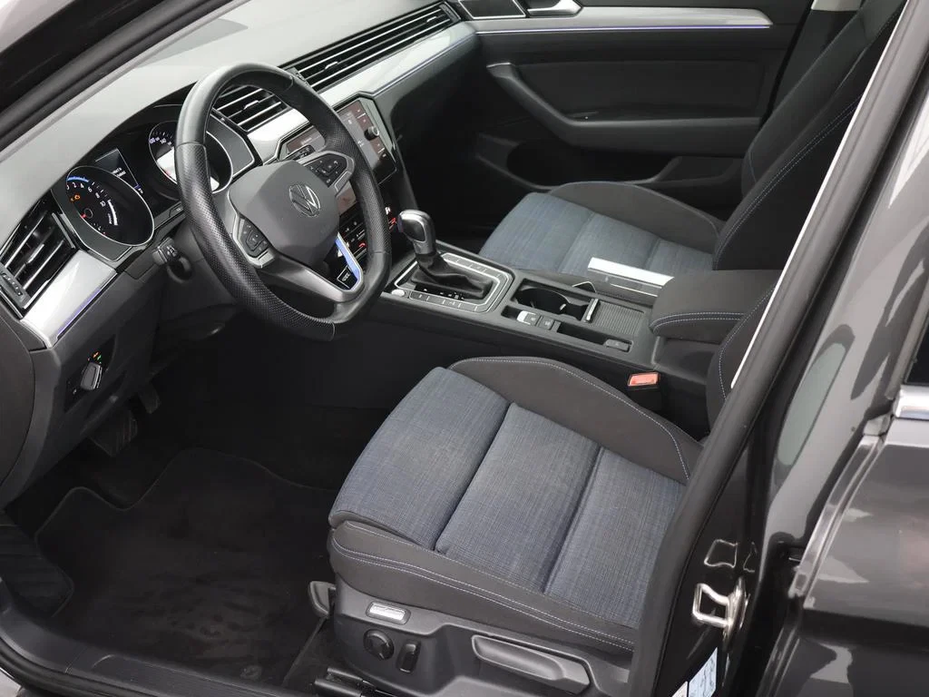 Volkswagen-Passat-image-14