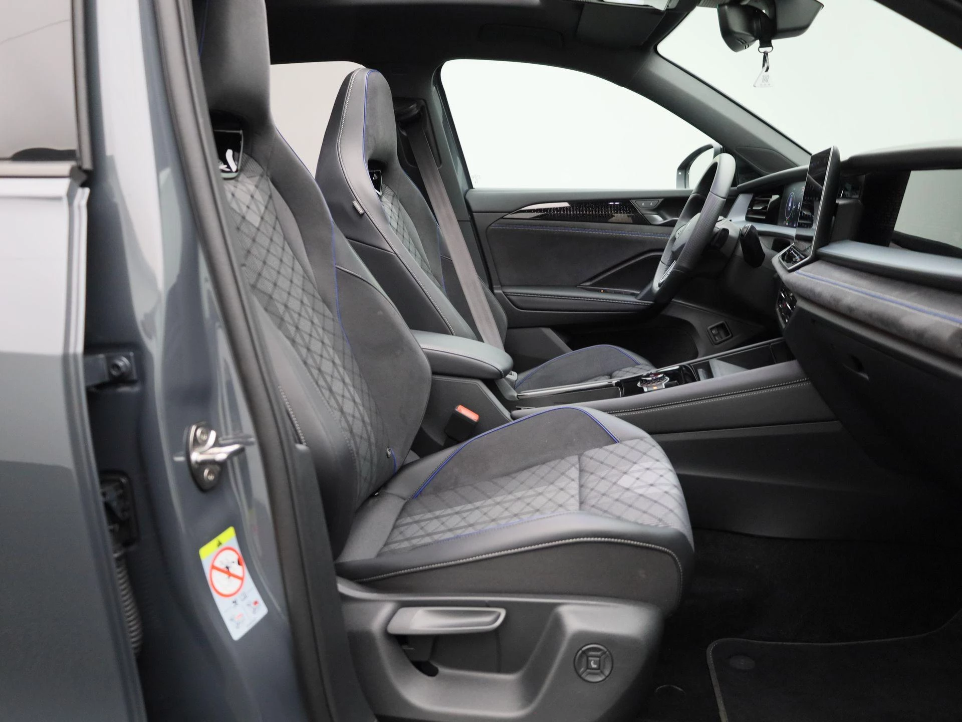 Volkswagen Tayron 1.5 eHybrid R-Line Edition 204 PK|