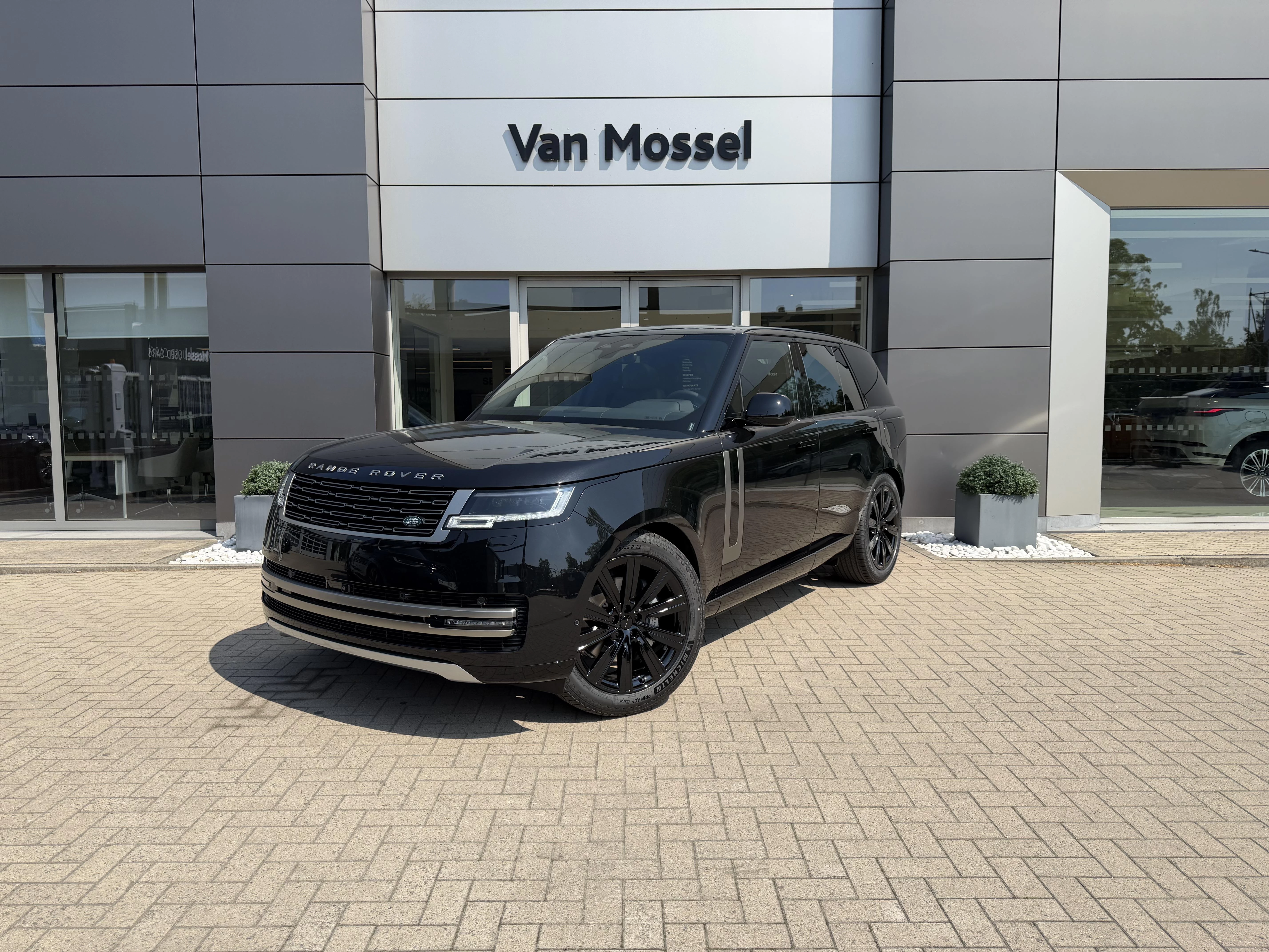 Land Rover-Range Rover-image-0