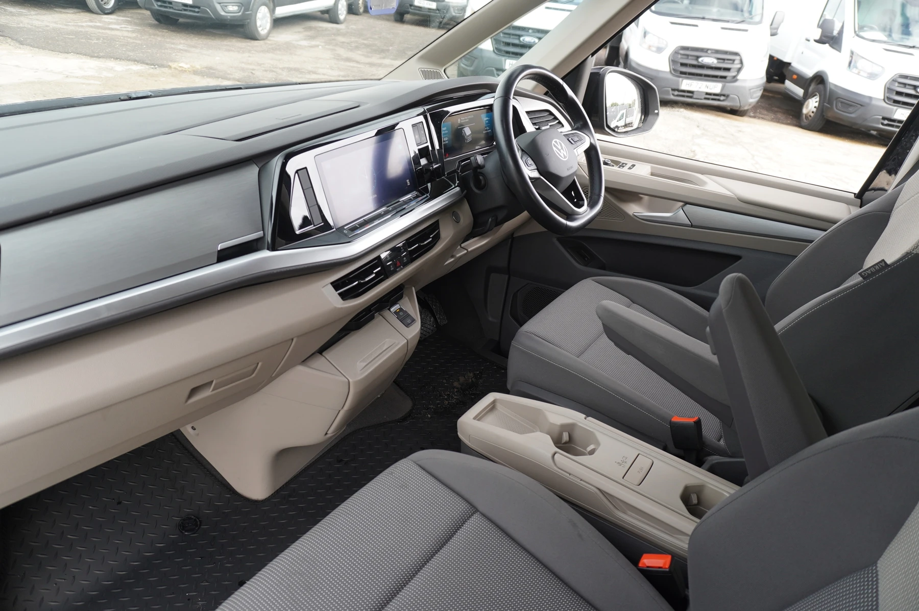 Volkswagen-Multivan-image-1