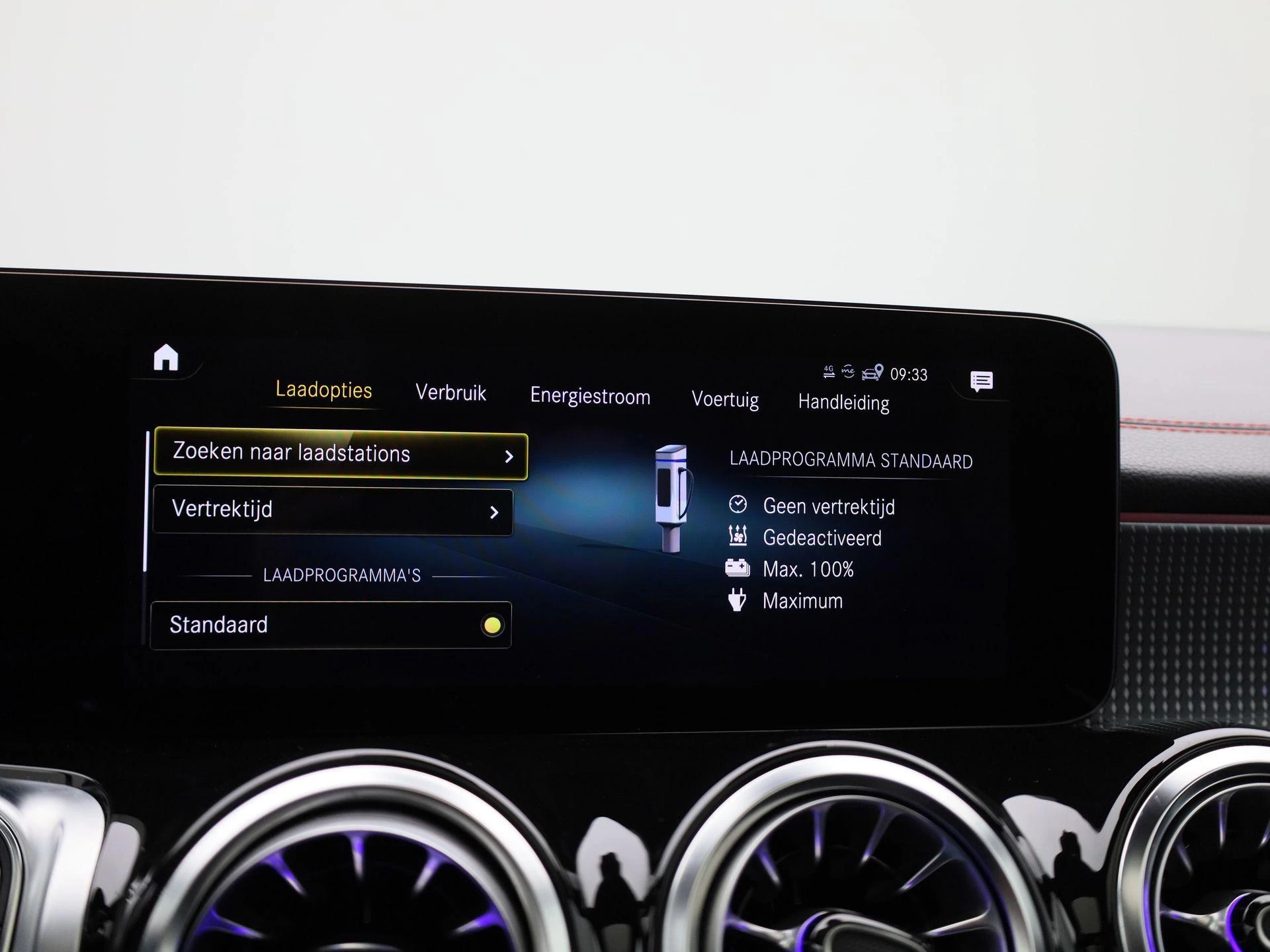 Mercedes-Benz-EQB-image-22