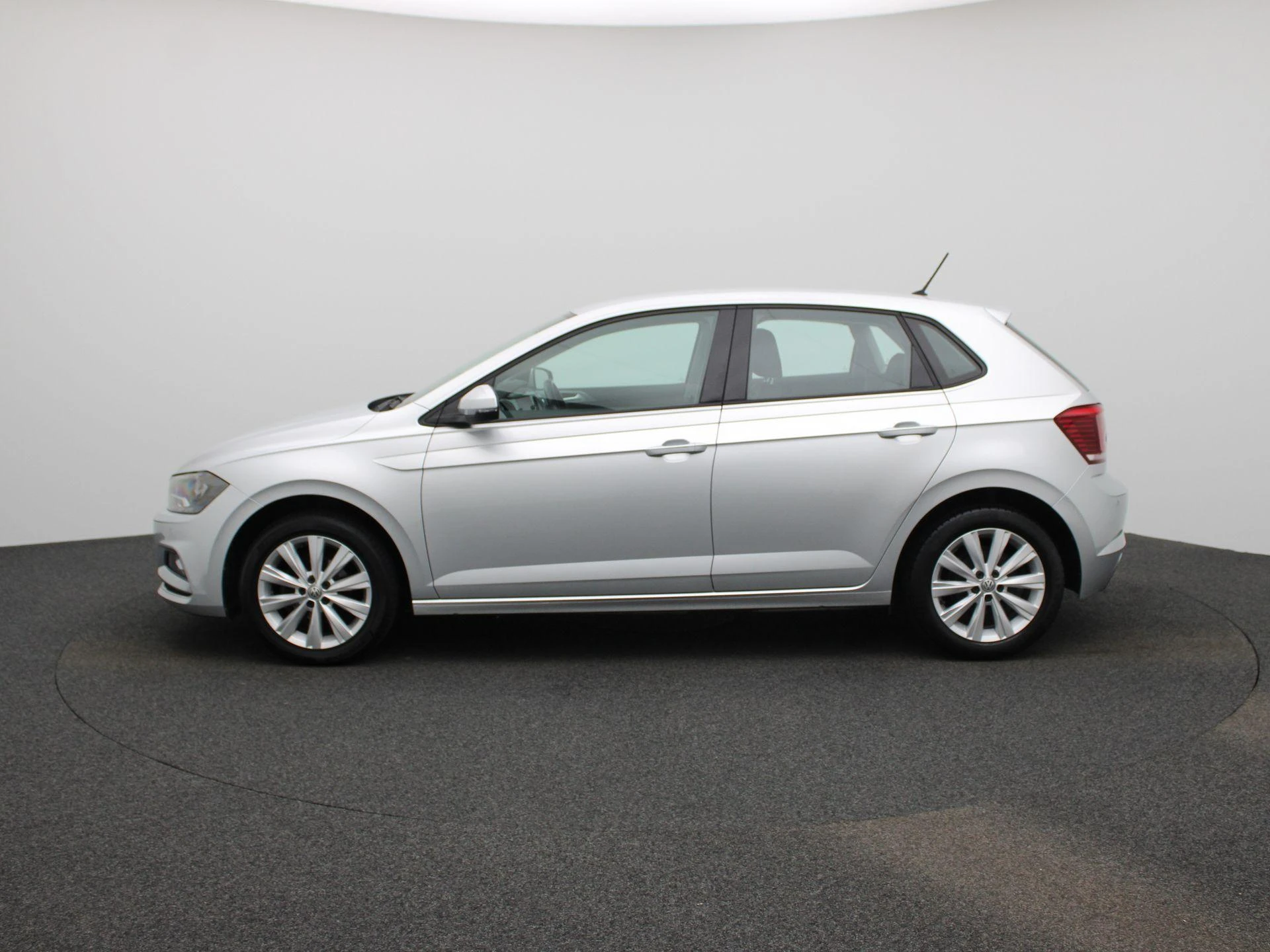 Volkswagen-Polo-image-3