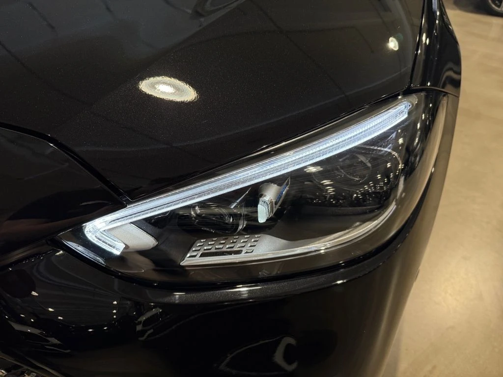 Mercedes-Benz-C-Klasse 300-image-20
