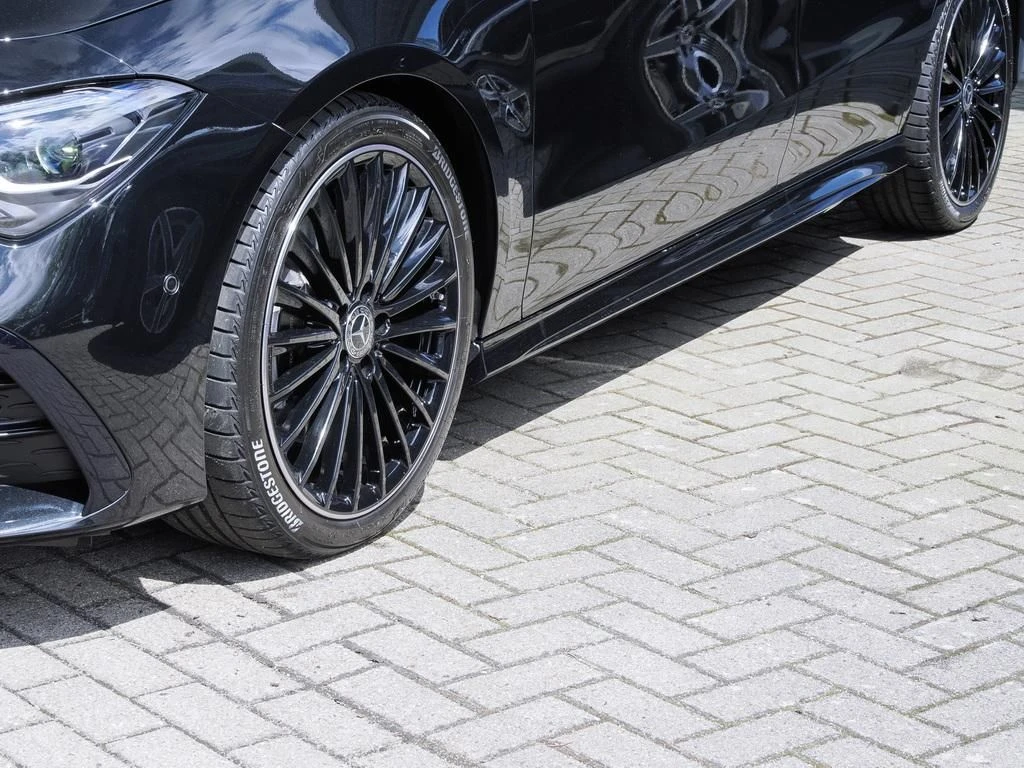Mercedes-Benz-CLA 200 d-image-6