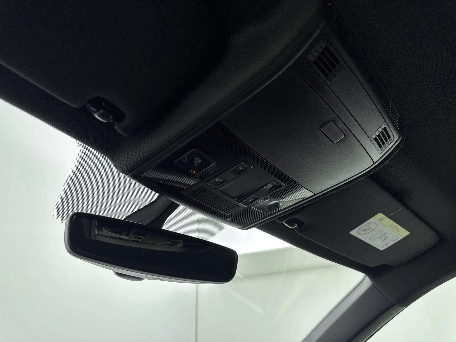 Volkswagen-Polo-image-19