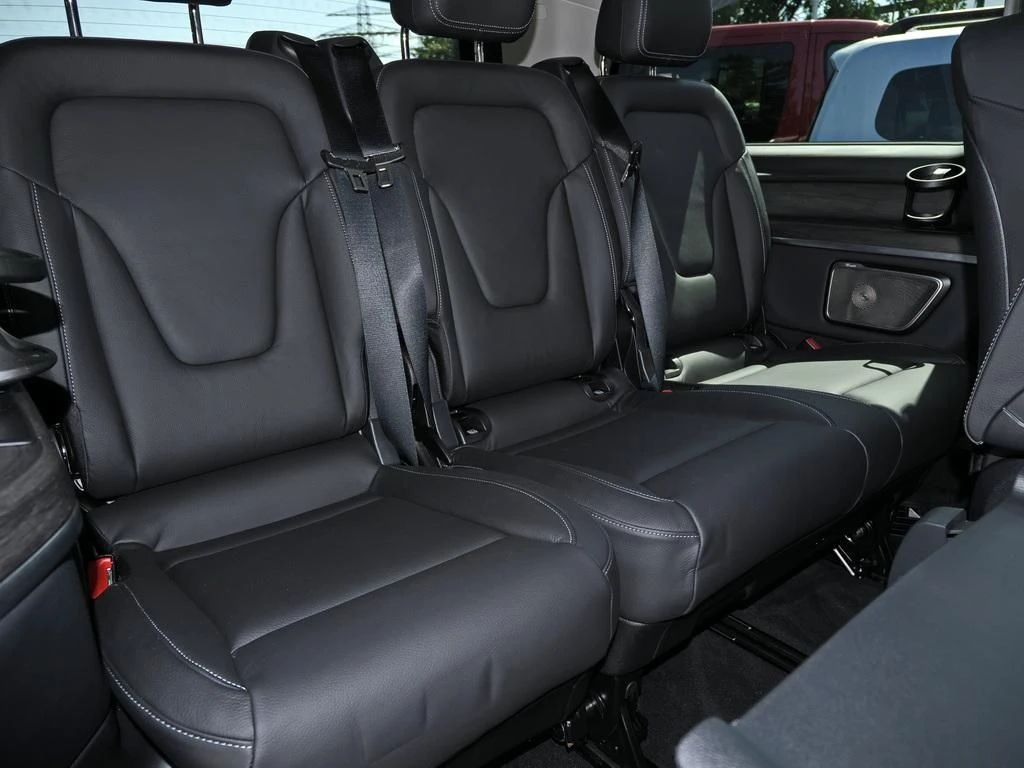 Mercedes-Benz-EQV 300-image-14