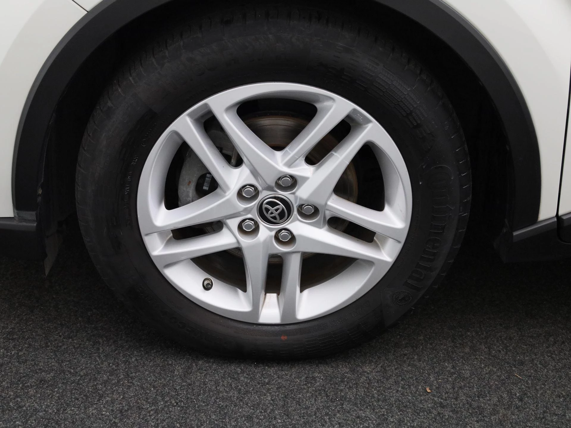 Toyota-C-HR-image-14