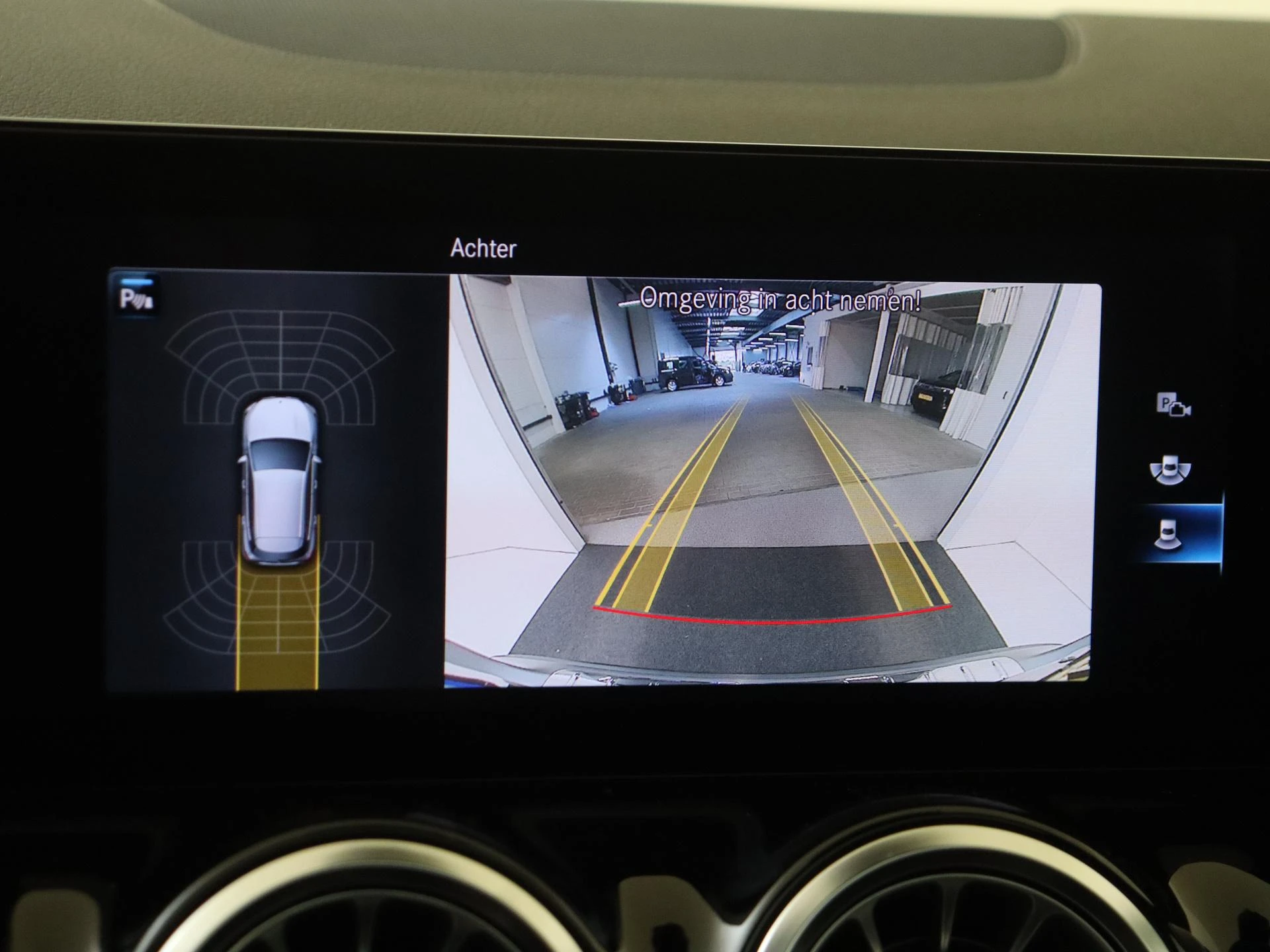 Mercedes-Benz-GLA-image-19