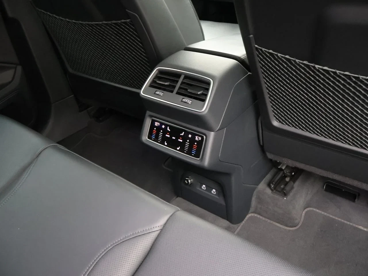 Audi e-tron Sportback Audi e-tron Sportback 2X-S line 55 QUATTRO 408PK *PANODAK*LEDER*CAMERA*PDC*VRTIUAL COCKPIT*ACC*NAVI*APP-CONNECT*...*