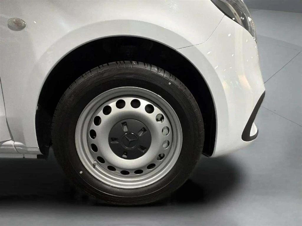 Mercedes-Benz-eVito-image-12