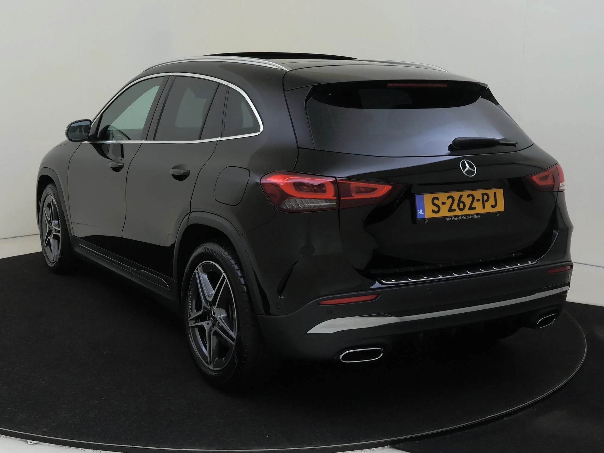 Mercedes-Benz-GLA-image-6