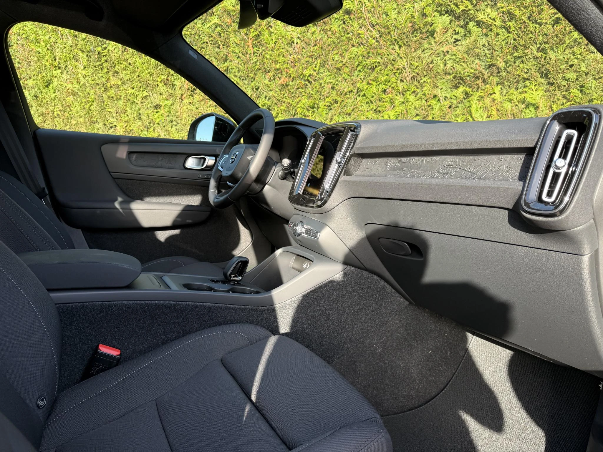 Volvo-EX40-image-12