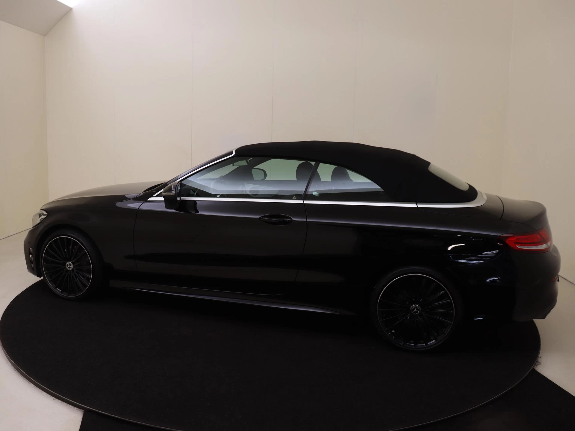 Mercedes-Benz-C-Klasse-image-30