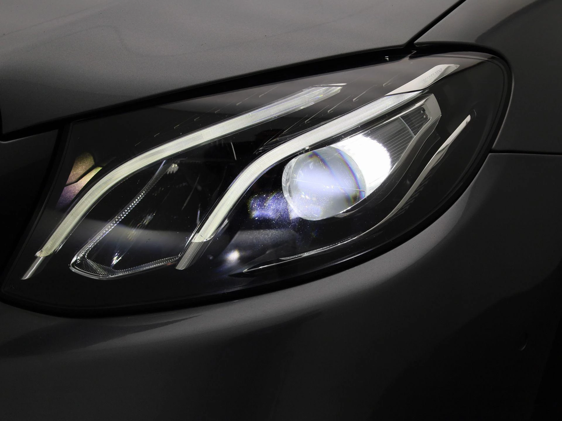 Mercedes-Benz-E-Klasse-image-12