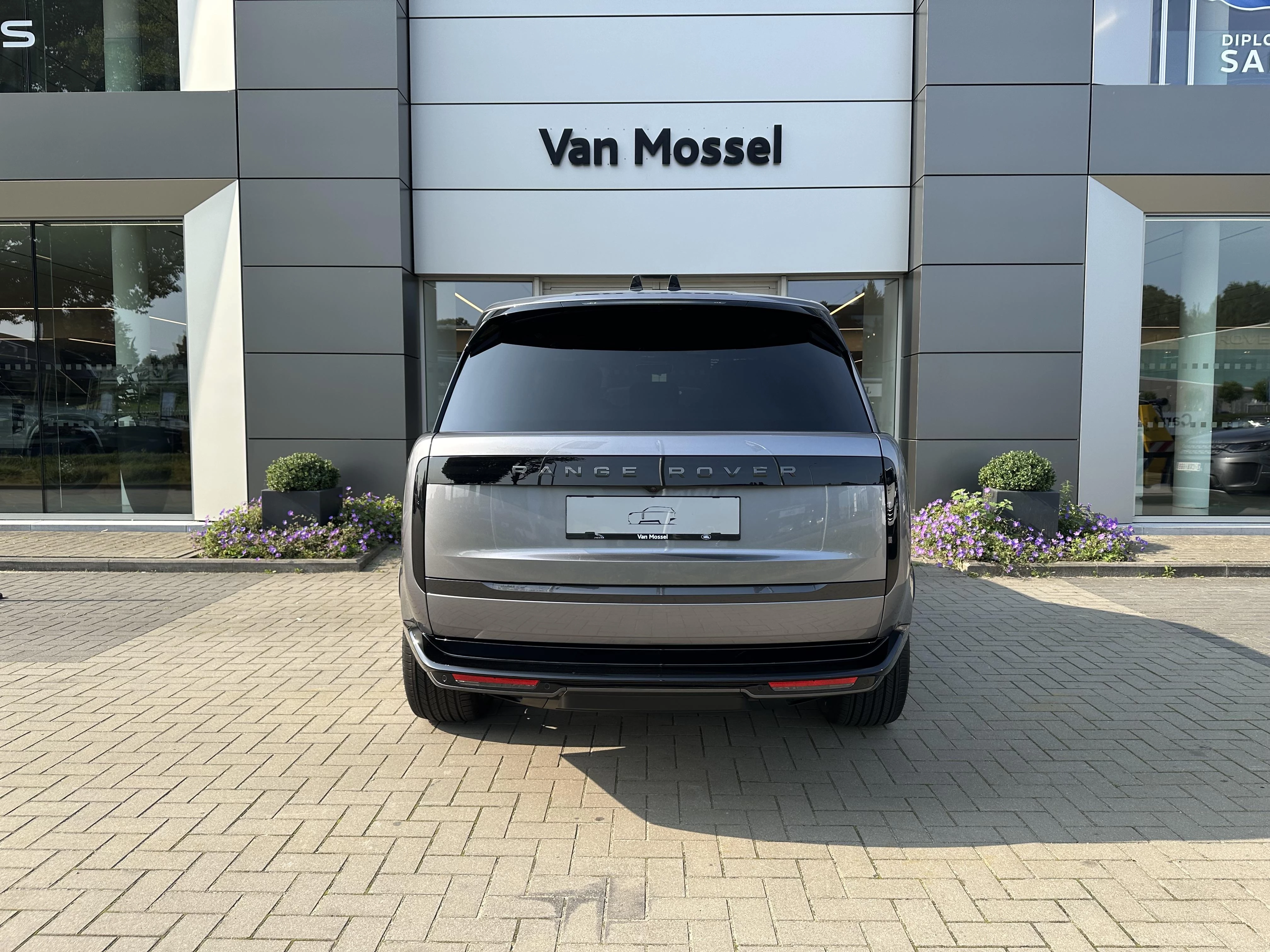 Land Rover-Range Rover-image-5