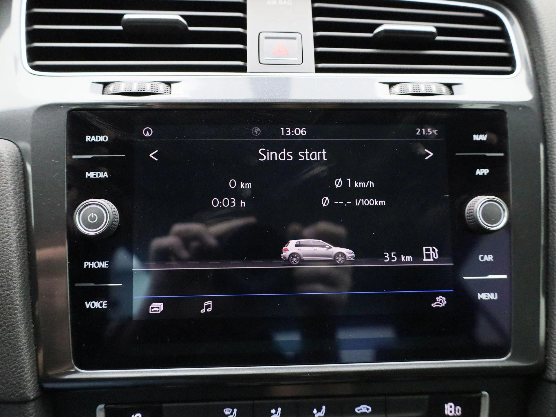 Volkswagen-Golf-image-21