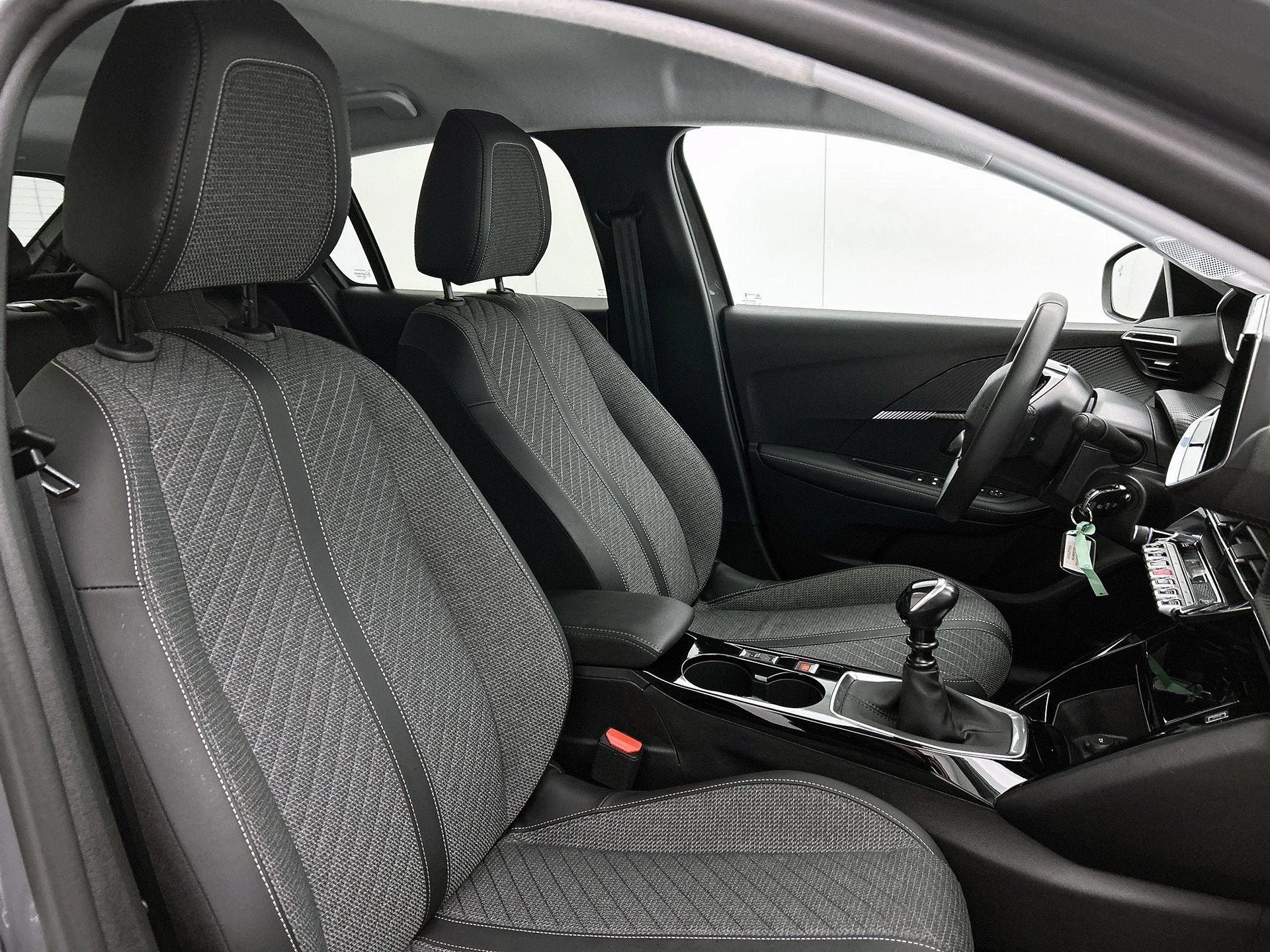 Peugeot-208-image-29