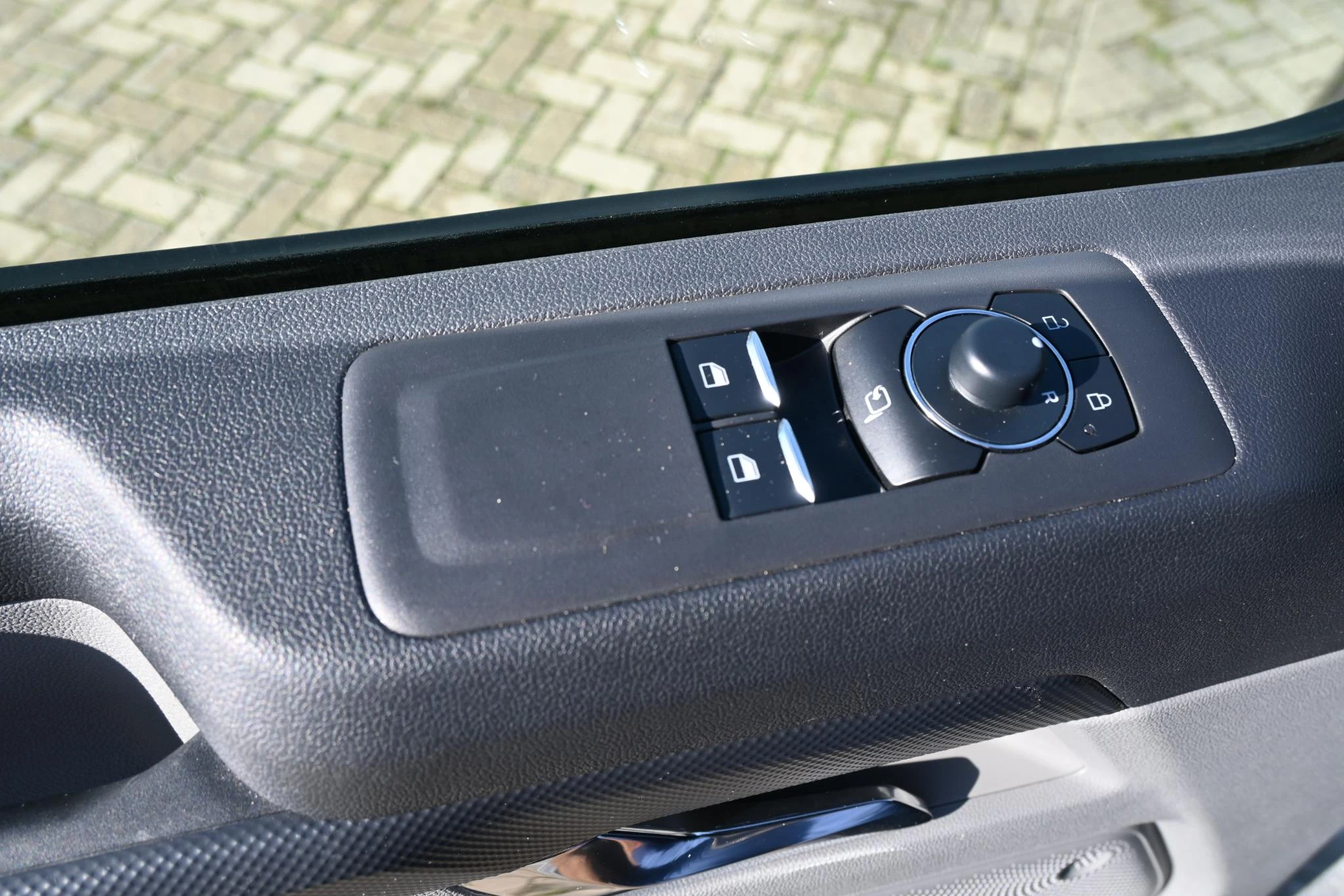 Ford-E-Transit-image-19