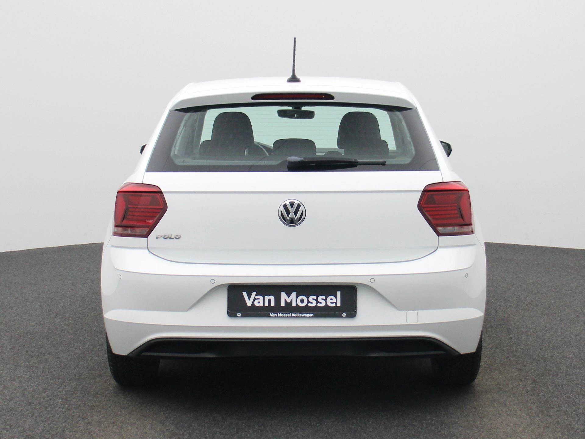 Volkswagen-Polo-image-4
