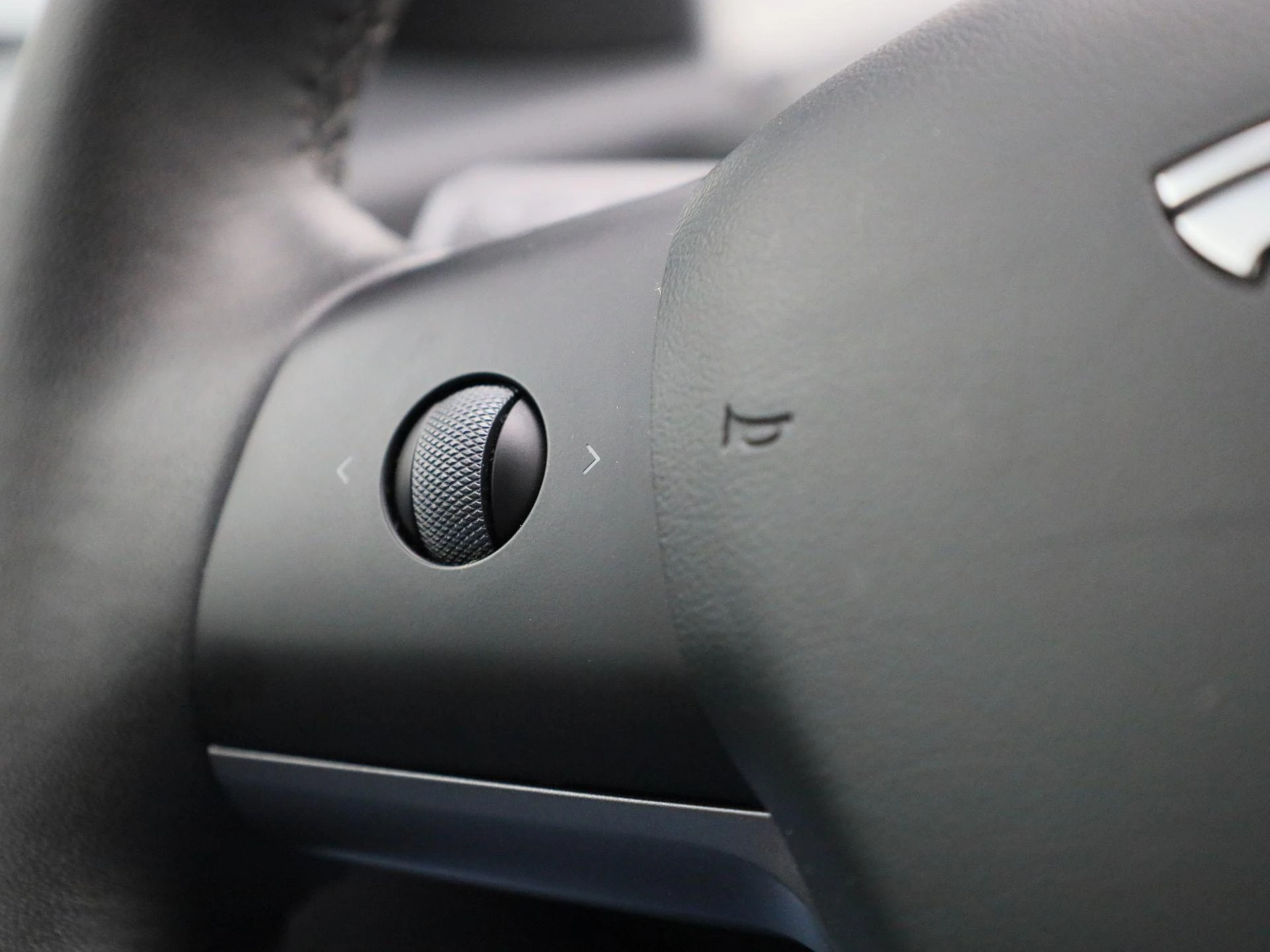 Tesla-Model 3-image-17