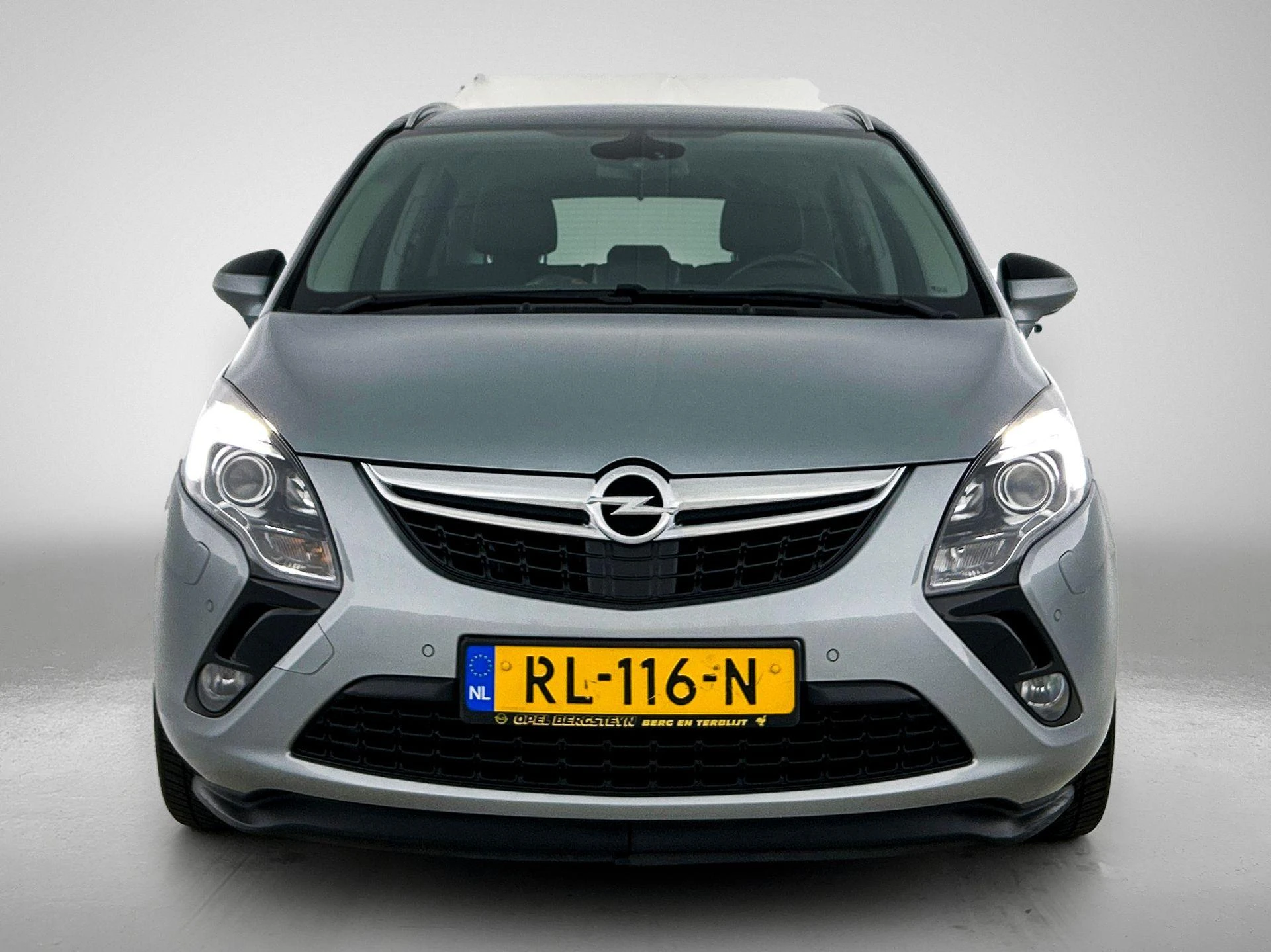 Opel-Zafira Tourer-image-4