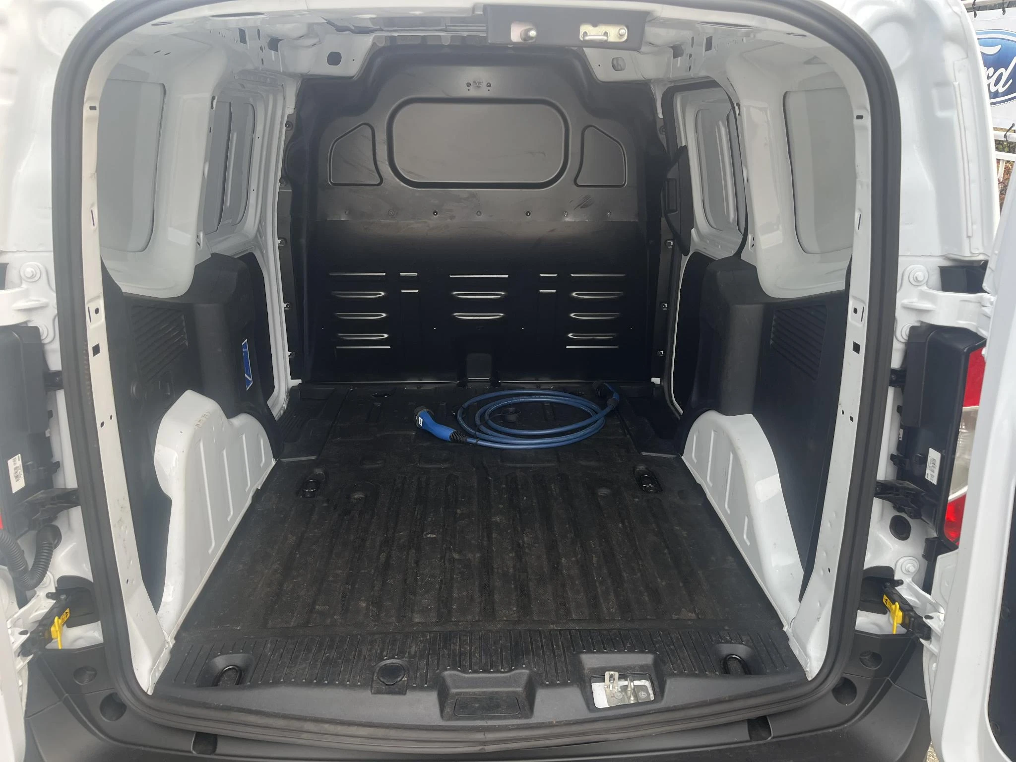 Ford-E-Transit-image-13