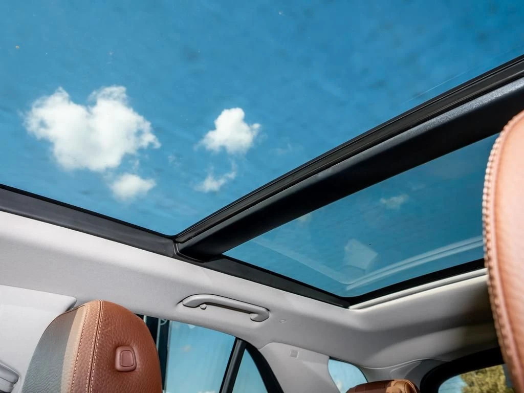 Mercedes-Benz-GLE 300 d-image-14