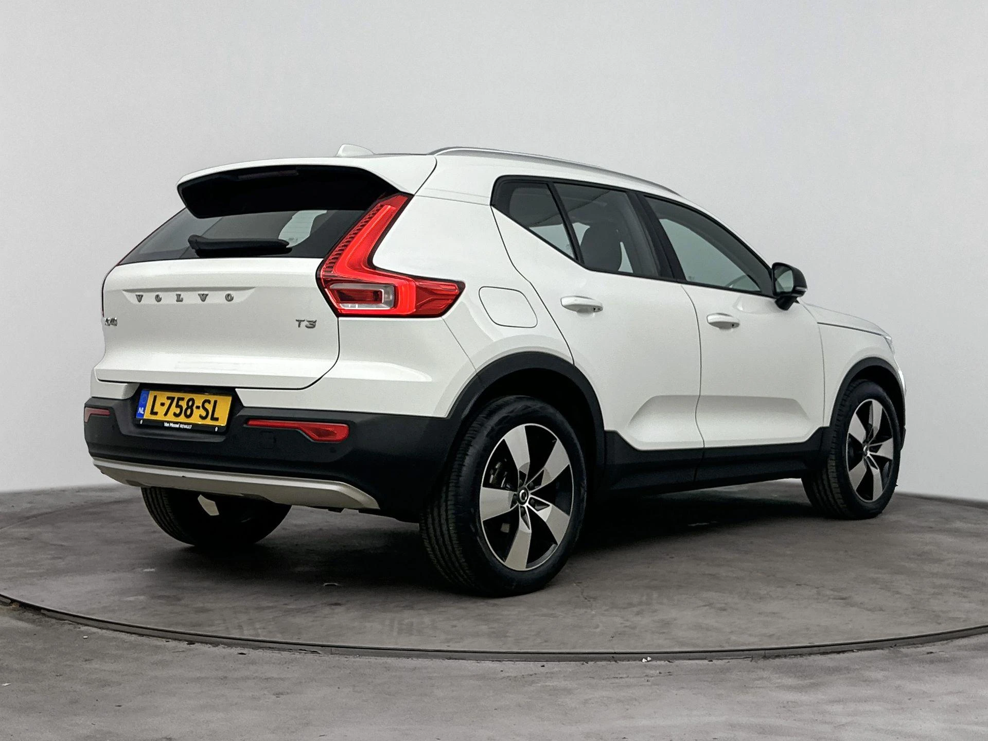 Volvo-XC40-image-3