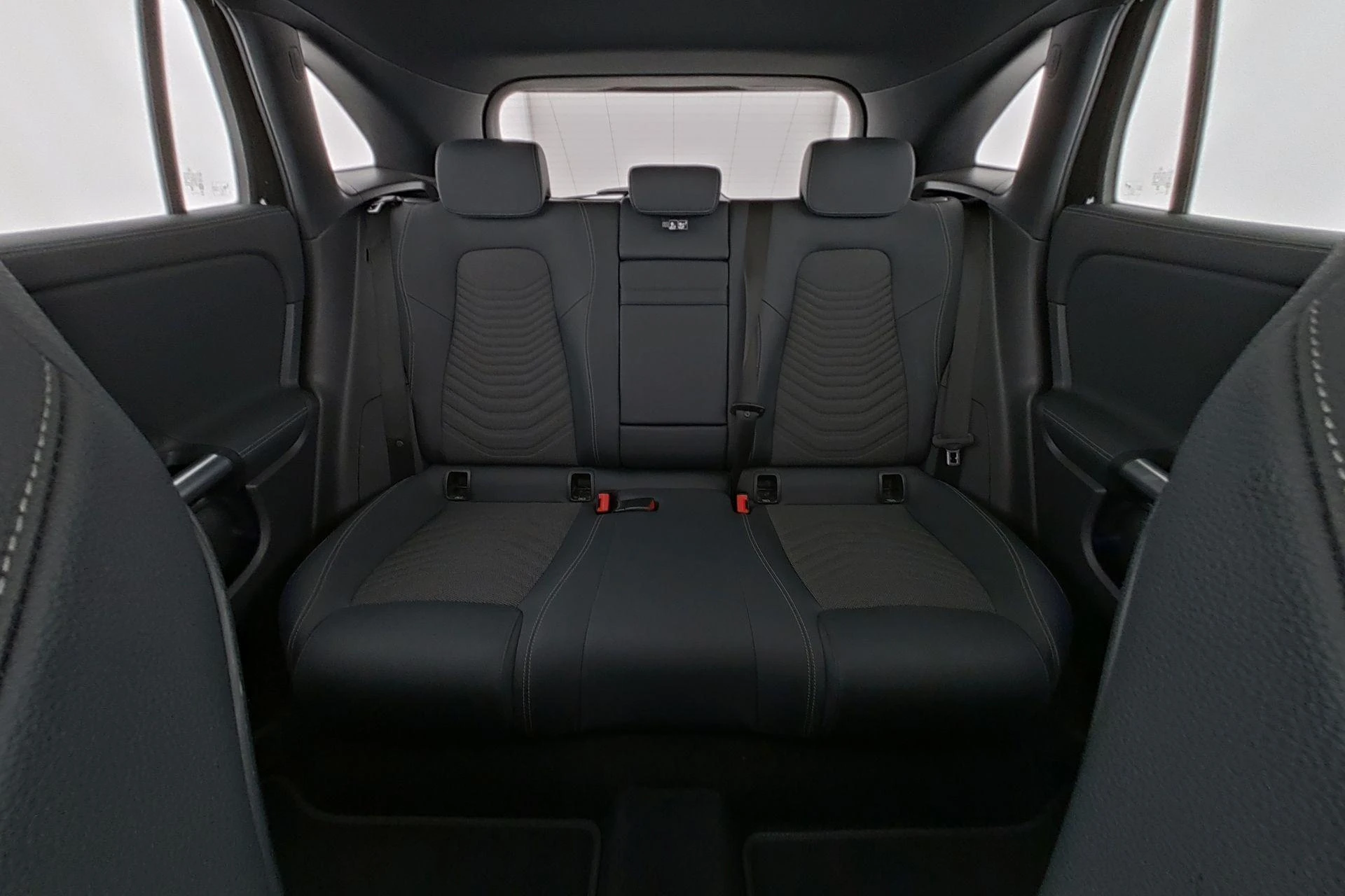 Mercedes-Benz-EQA-image-16