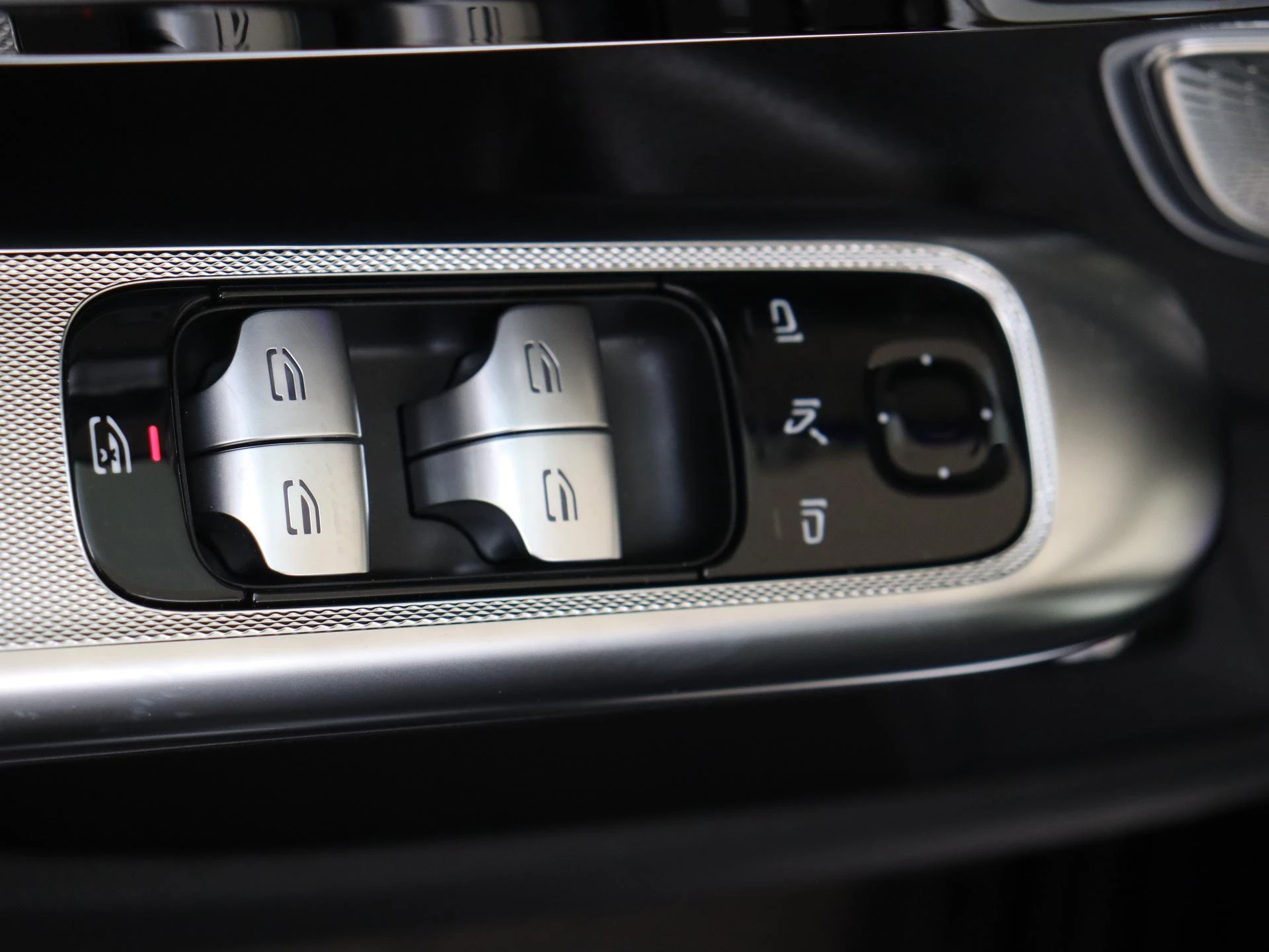 Mercedes-Benz-EQE-image-28