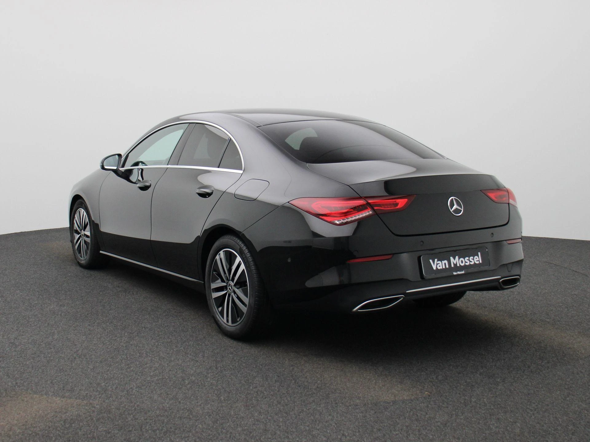 Mercedes-Benz-CLA-image-1