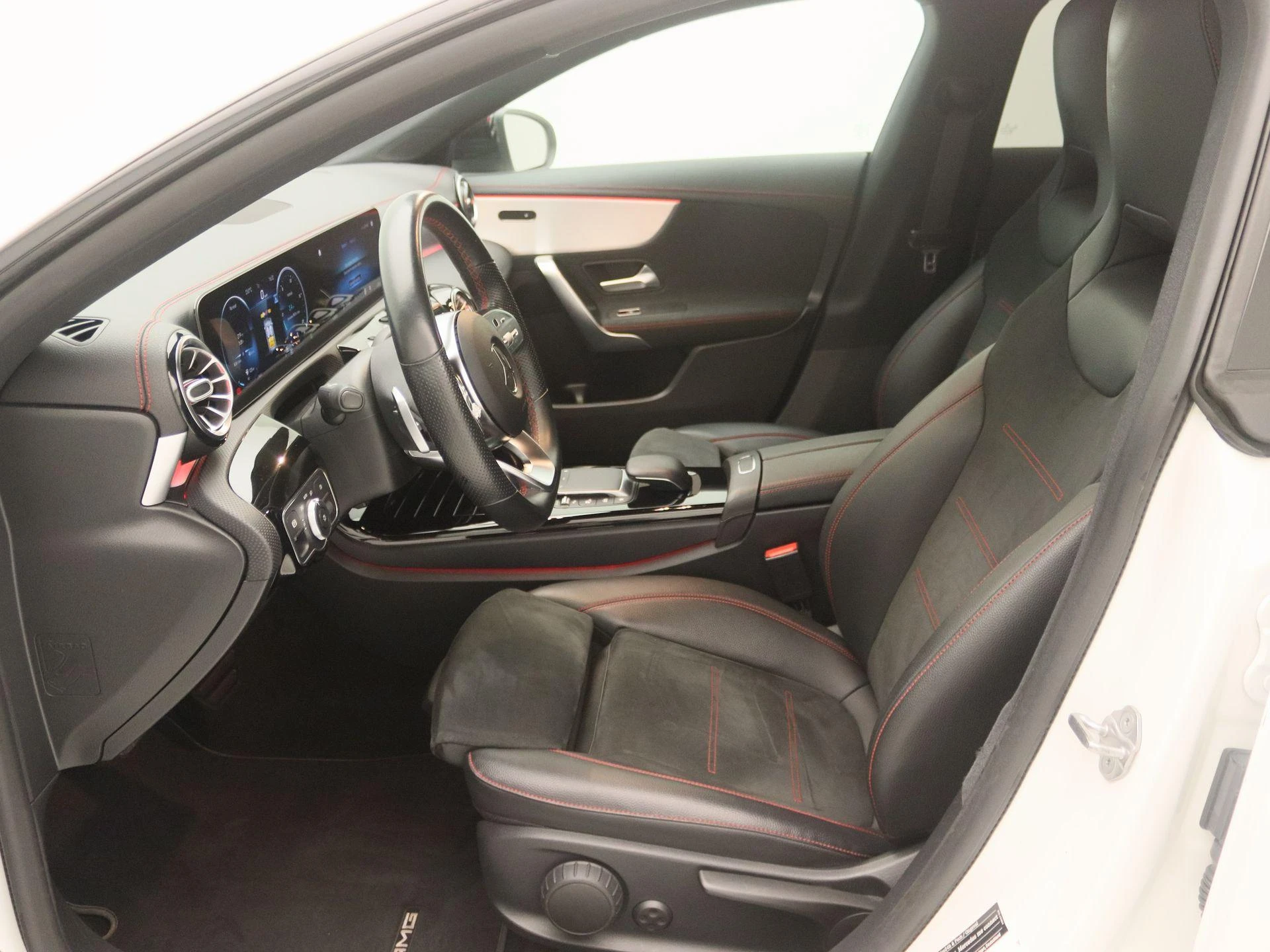 Mercedes-Benz-CLA-image-10