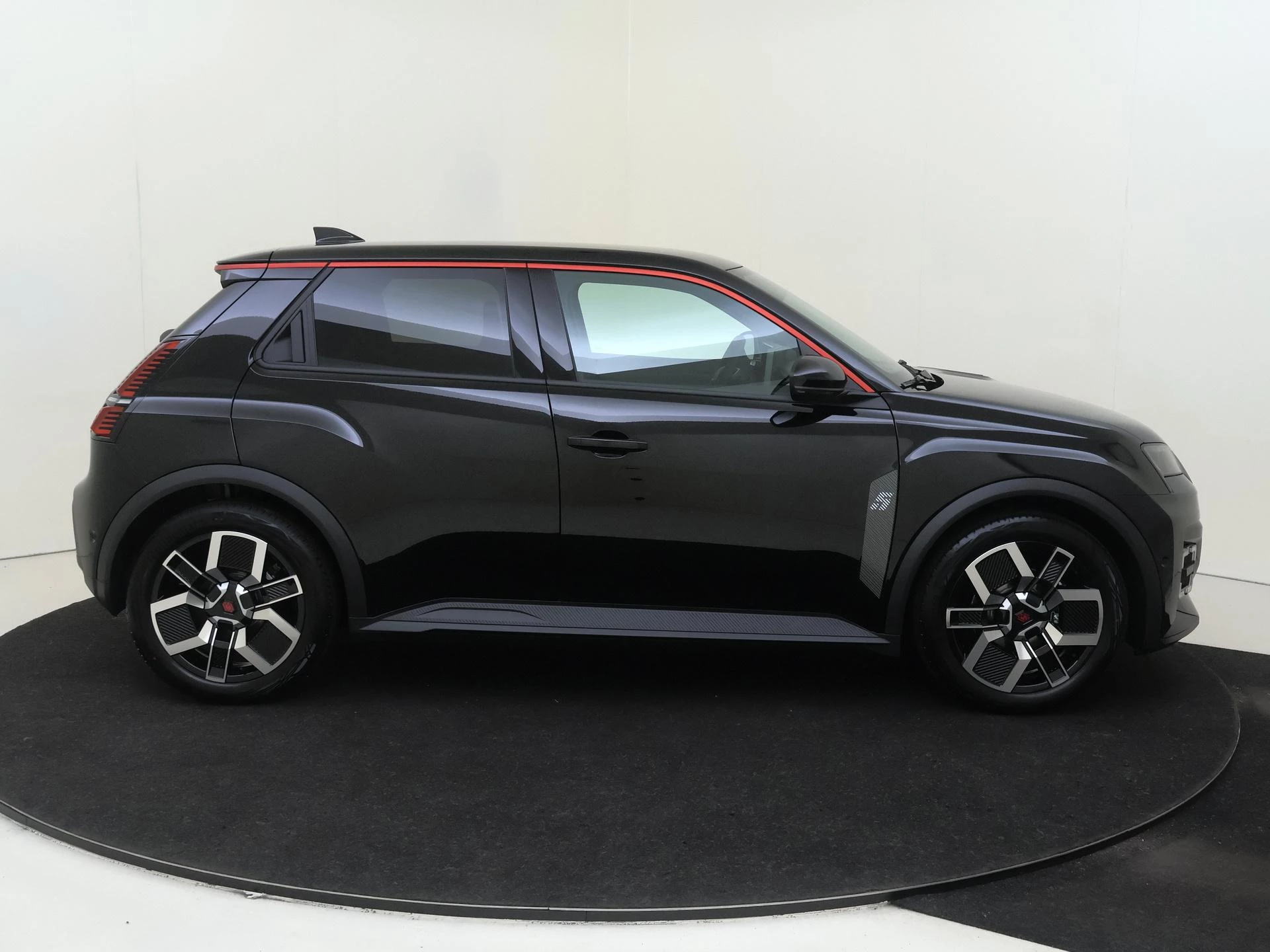 Renault-5-image-8