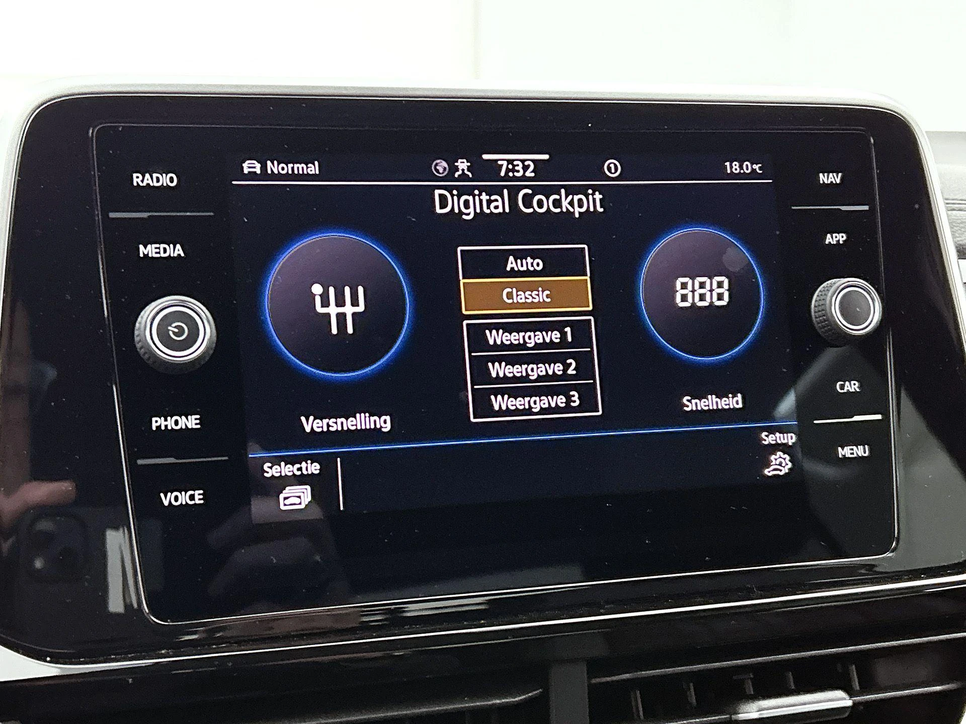 Volkswagen-T-Roc-image-8
