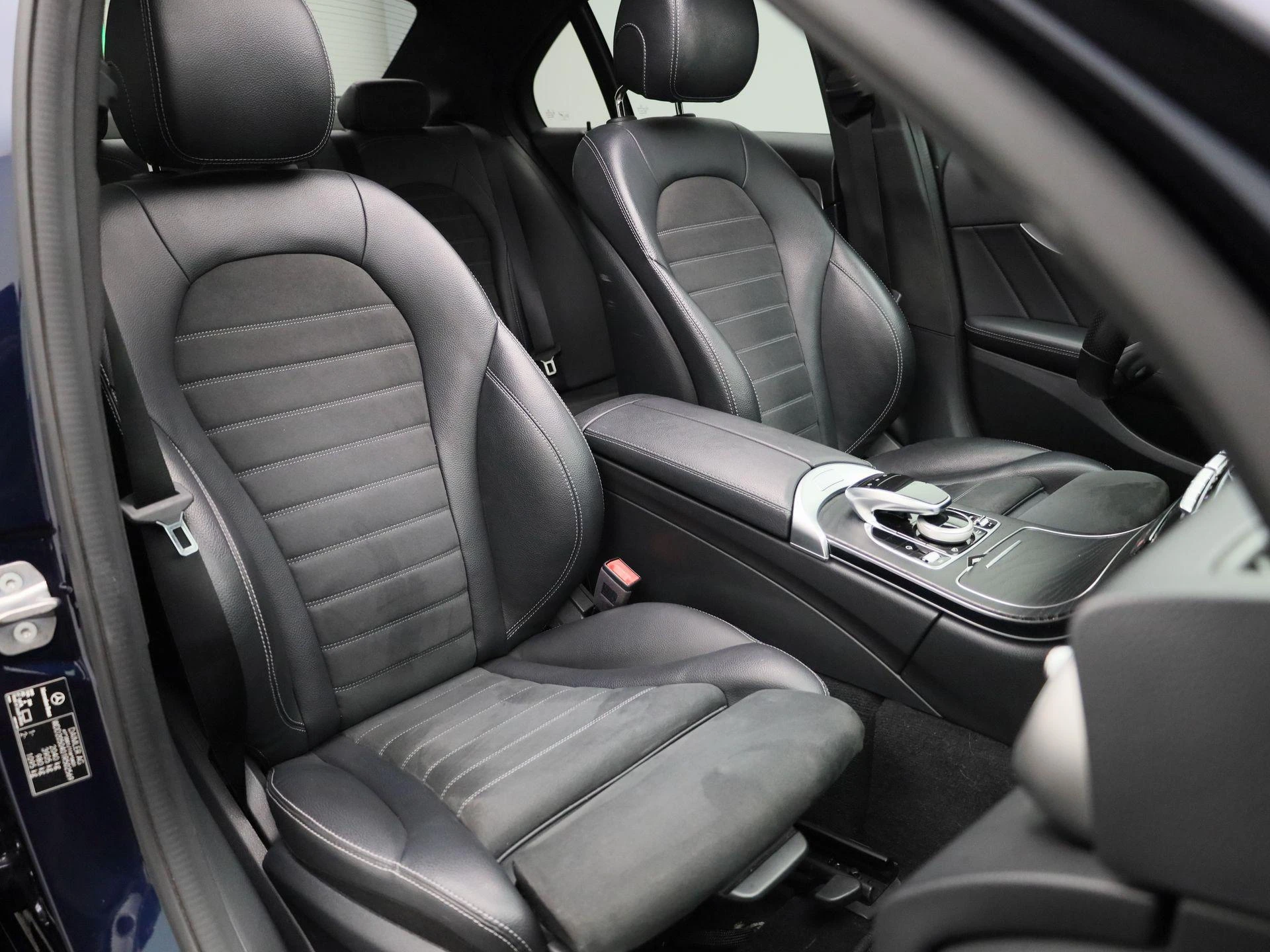Mercedes-Benz-C-Klasse-image-48