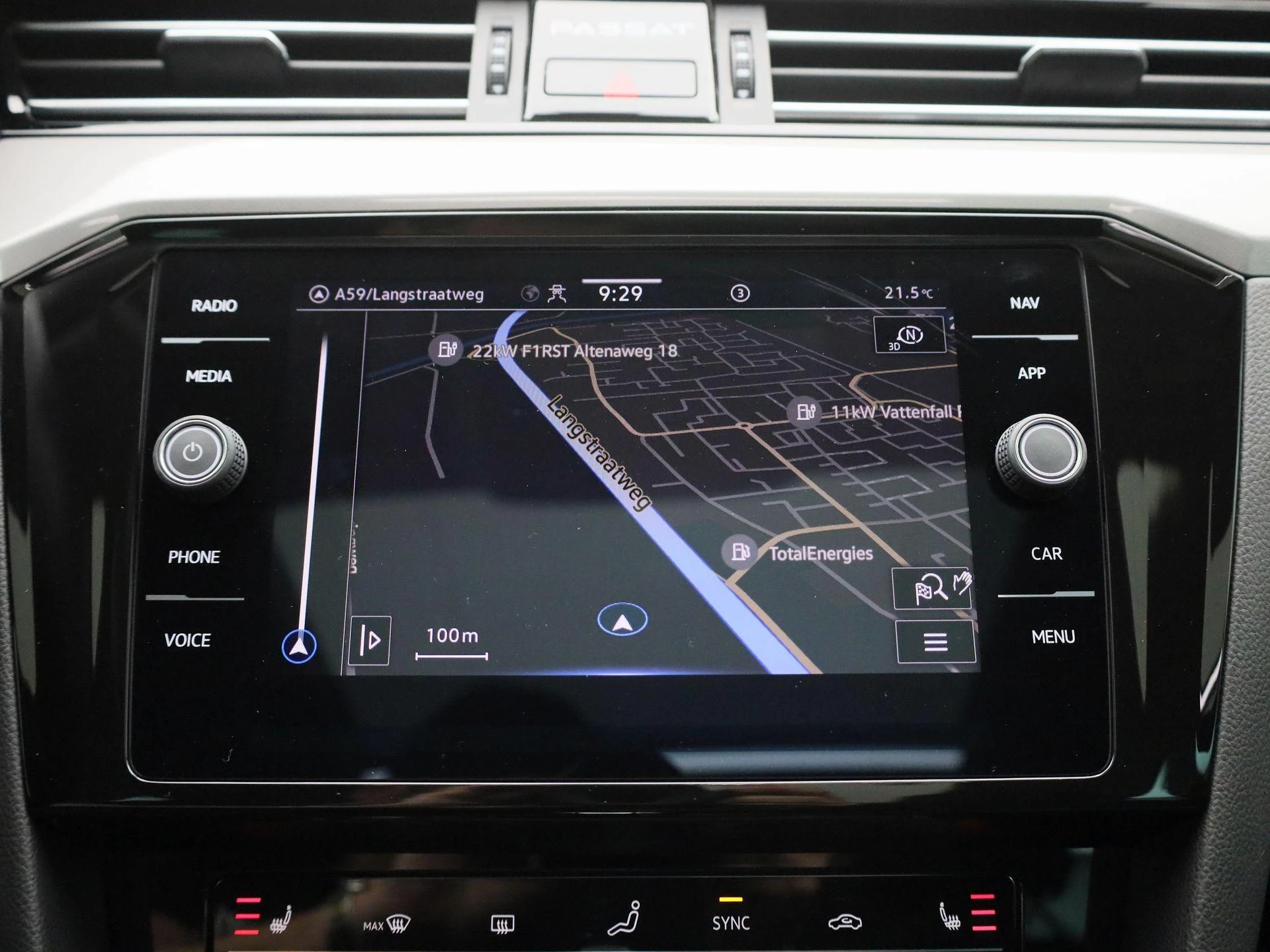 Volkswagen-Passat-image-16