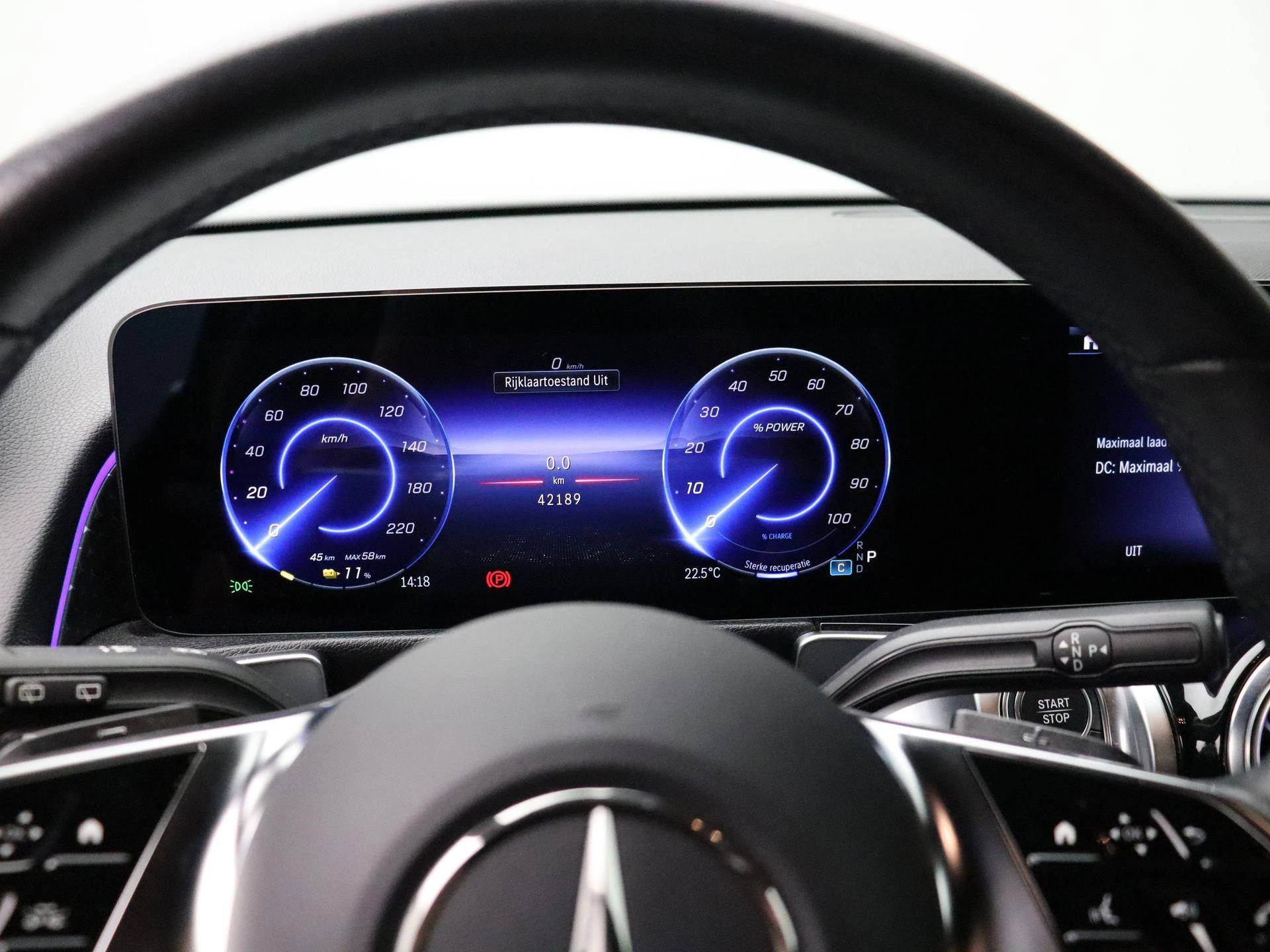 Mercedes-Benz-EQB-image-11