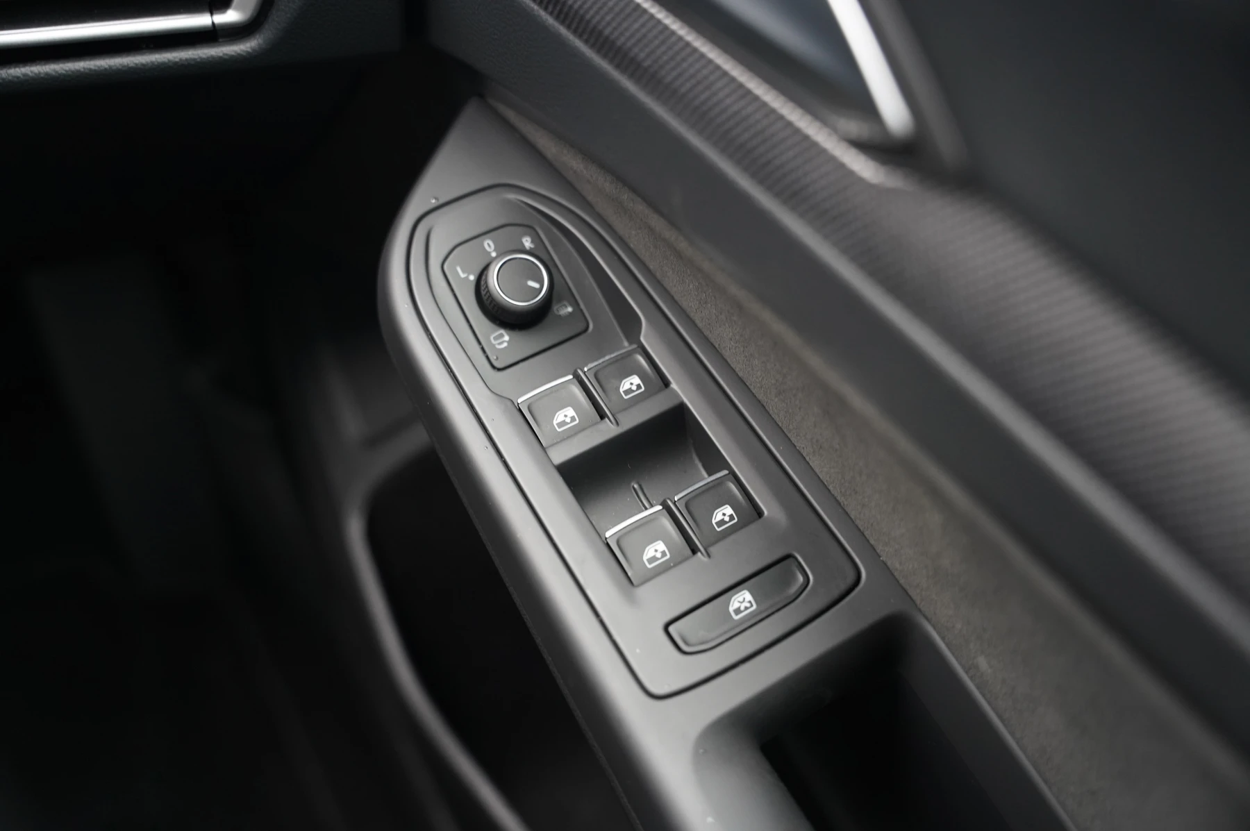 Volkswagen-Golf-image-23
