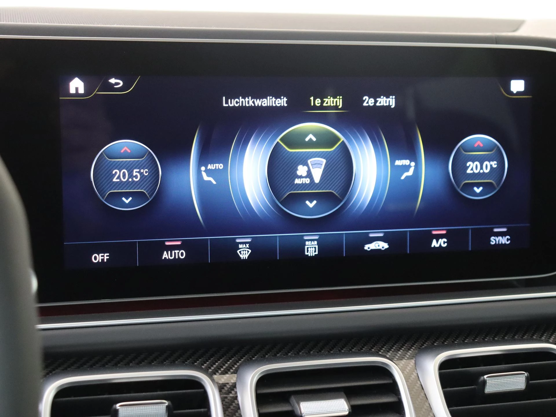 Mercedes-Benz-GLE-image-28