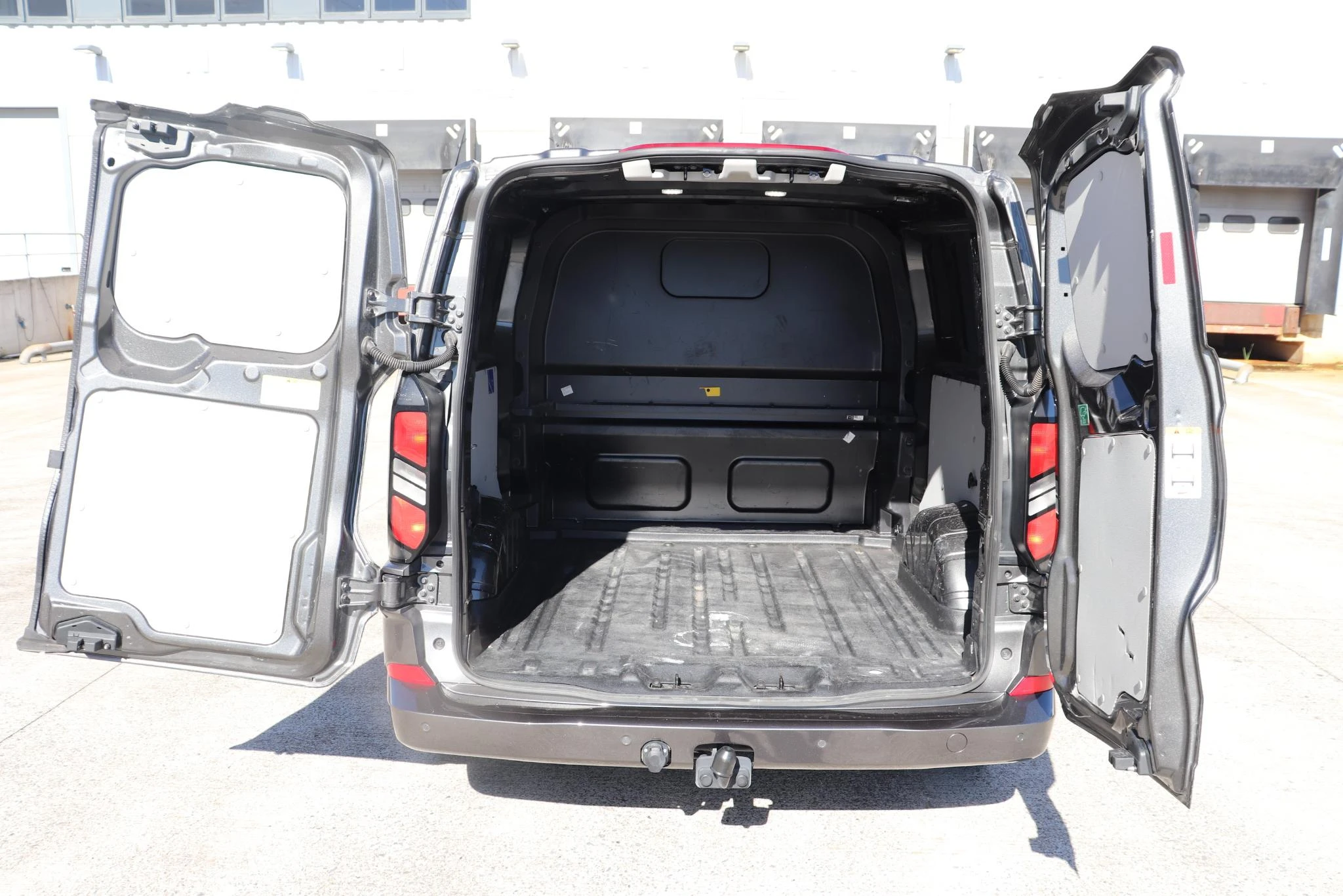 Ford-Transit Custom-image-5