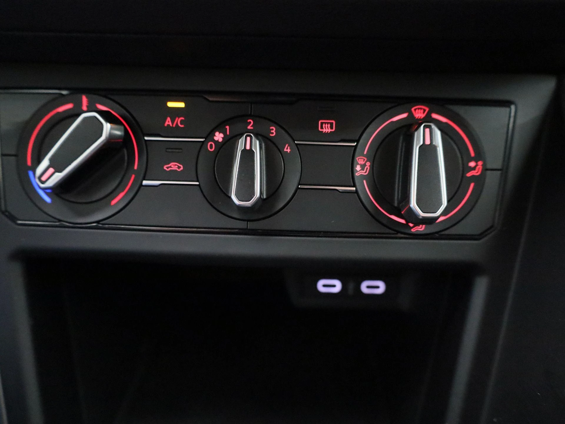 Volkswagen-Polo-image-24