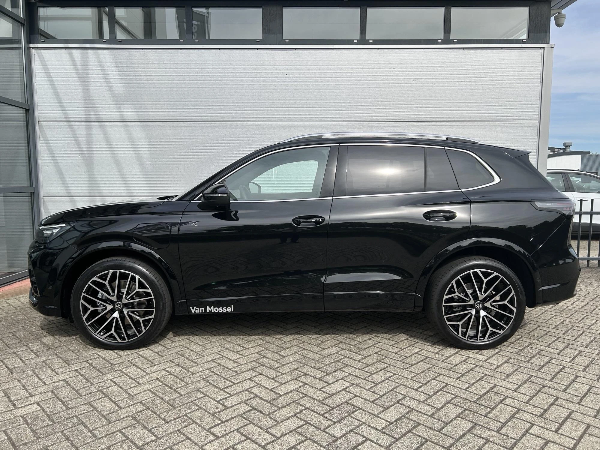 Volkswagen-Tiguan-image-2